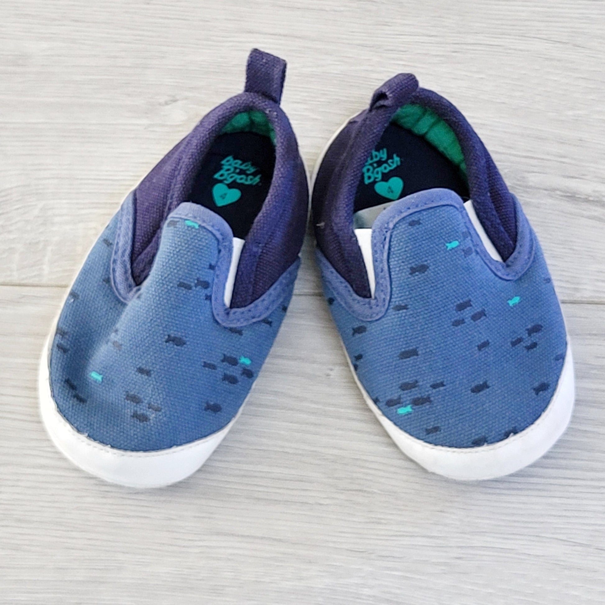 TBOW1 - Chaussures souples Baby B'Gosh bleues à motif poisson. Pointure 4