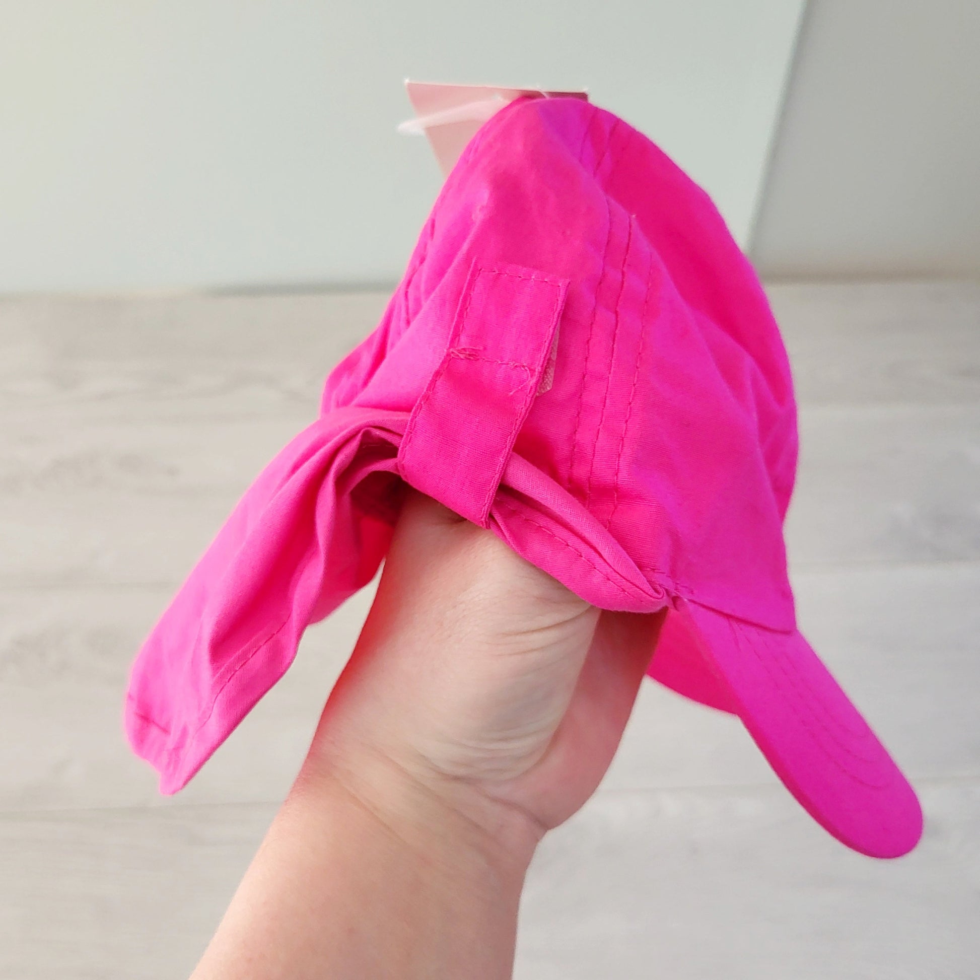 SUSM1 - NOUVEAU - Bonnet Joe rose foncé avec cache-cou. Taille 0-12 mois 🍁