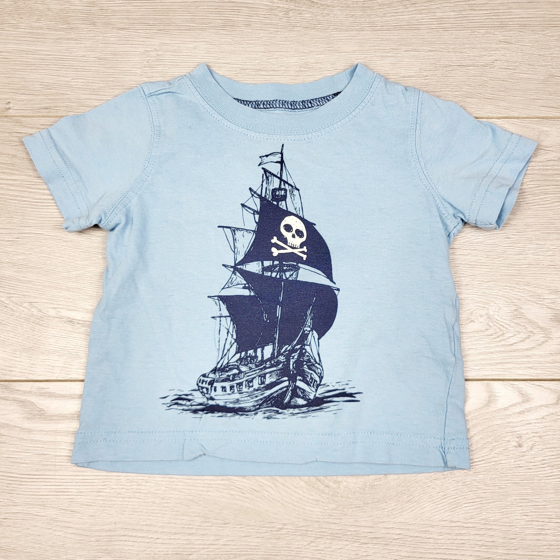 TBOW2 - T-shirt bleu clair Carters avec bateau pirate. Taille 6 mois