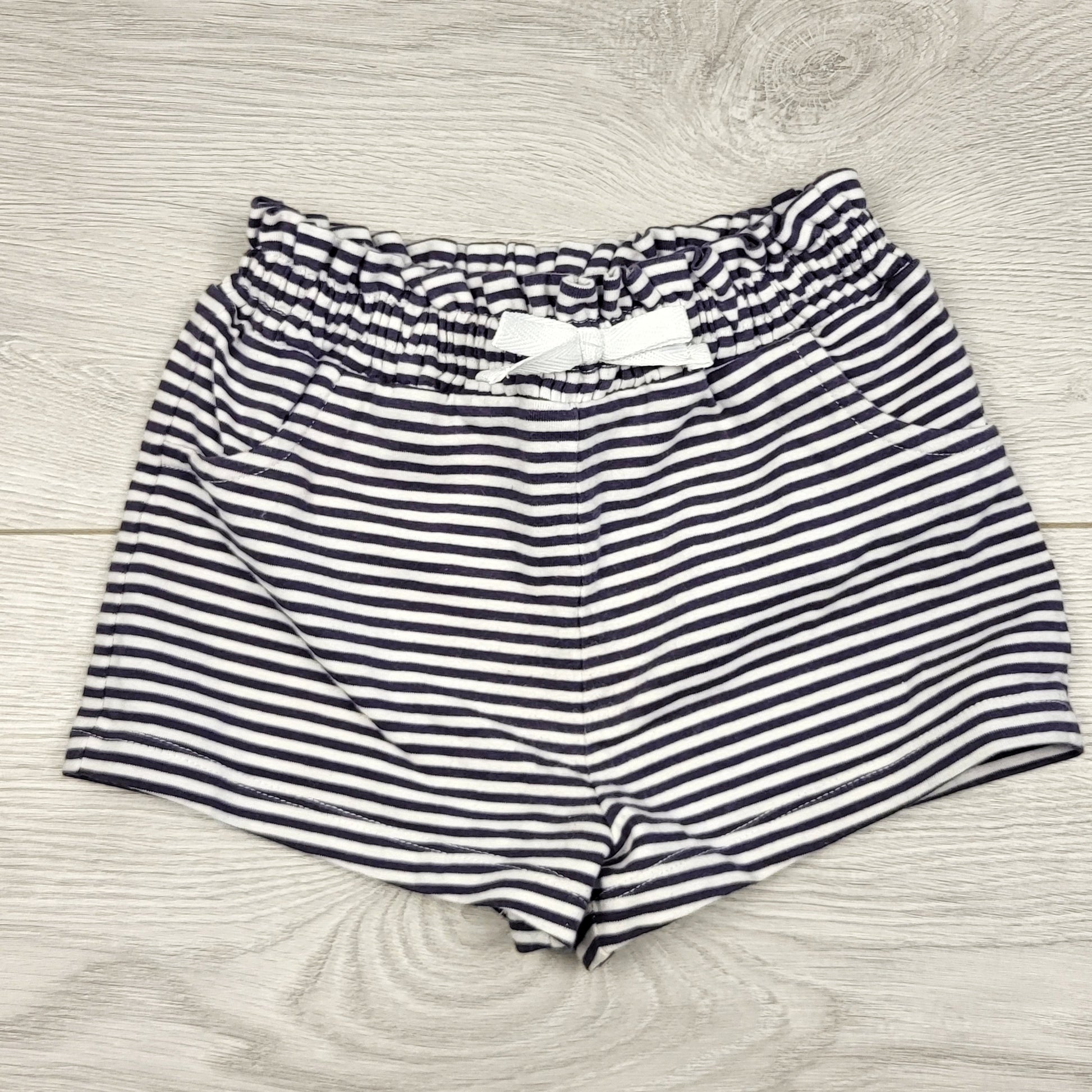 RUBH1 - Short en coton rayé gris. Taille 18 mois