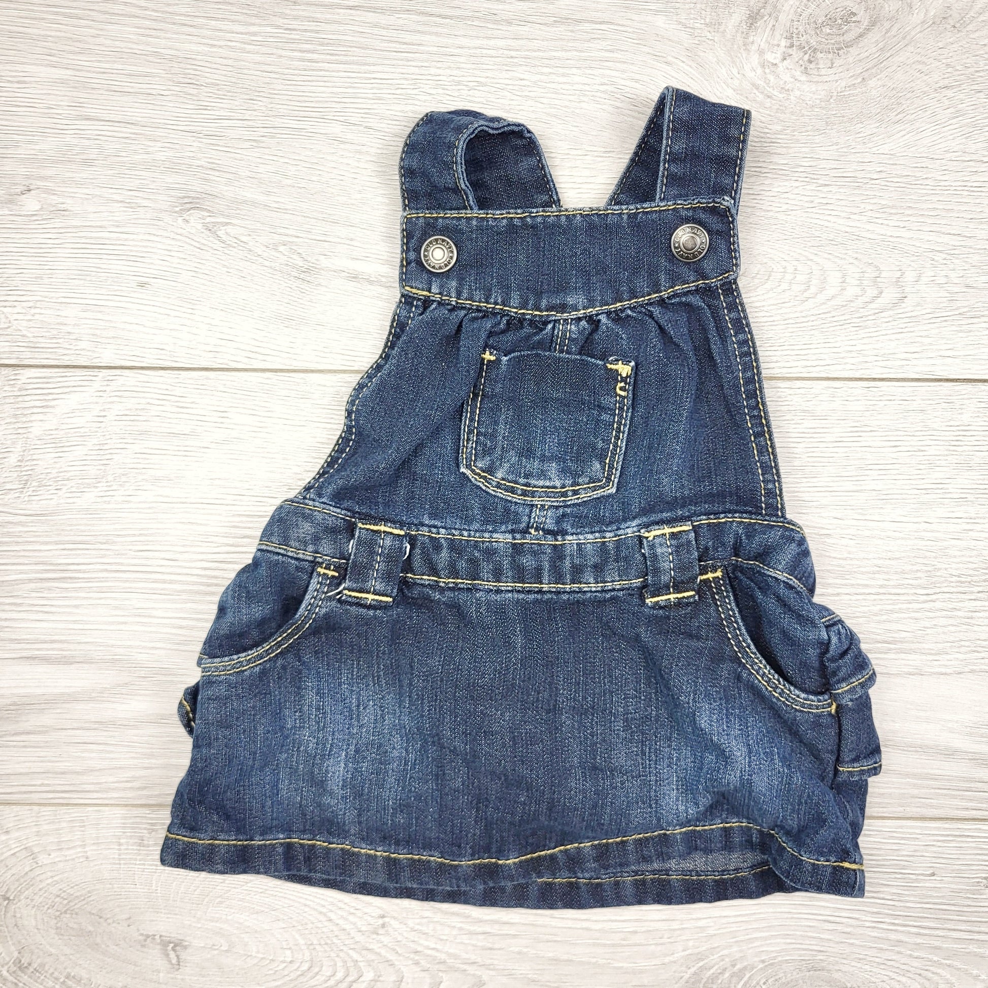 CAAC1 - Robe plastron en jean Children's Place. Taille 3-6 mois