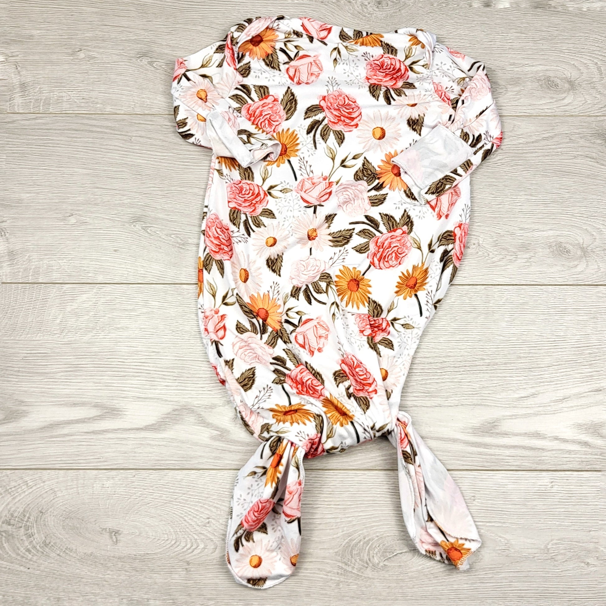 CAAC1 - Robe de nuit nouée à imprimé floral doux