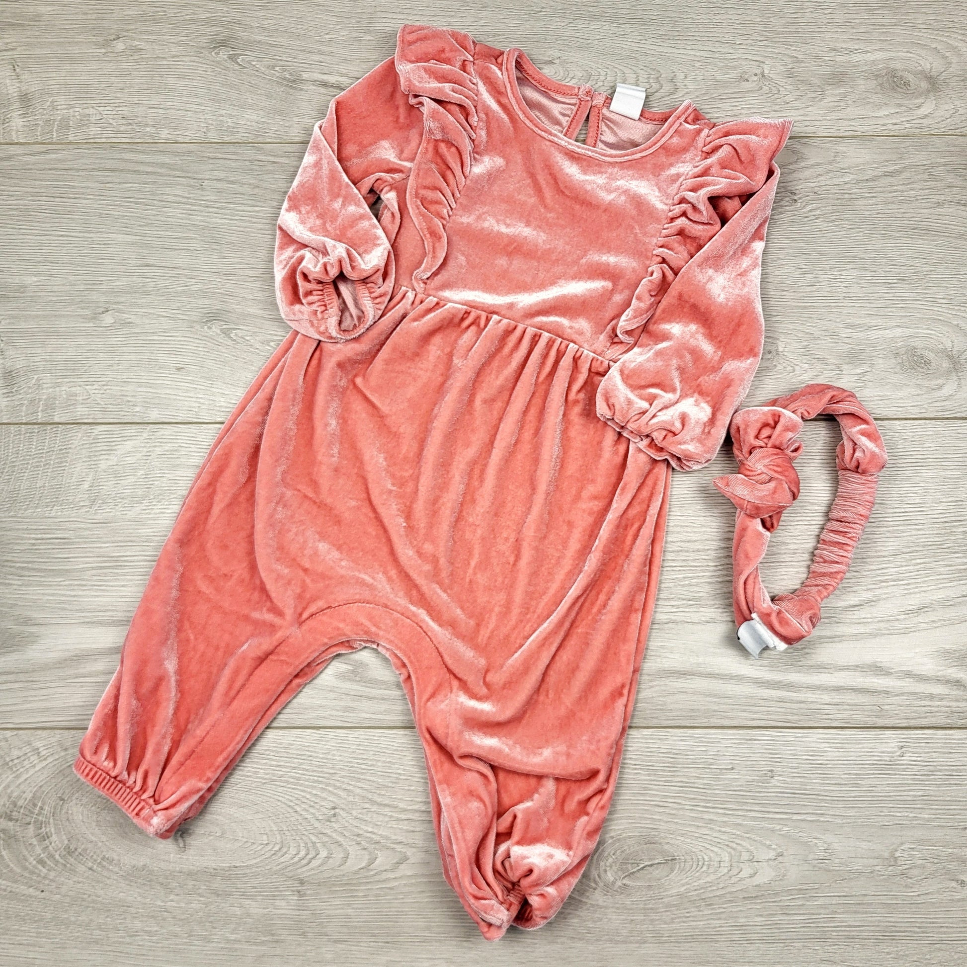 CAAC1 - Barboteuse en velours rose Old Navy avec bandeau assorti. Taille 6-12 mois