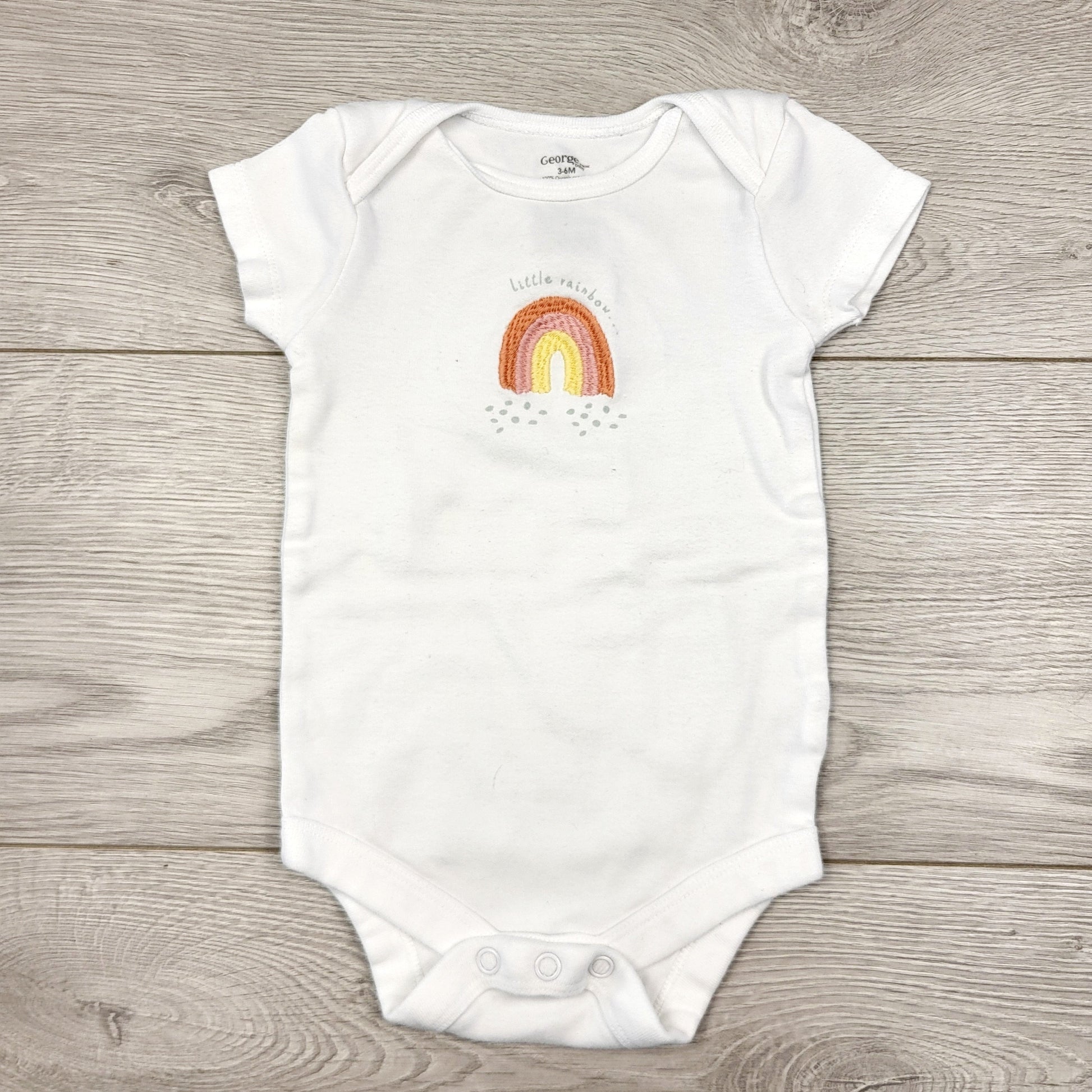 CAAC1 - Body George blanc avec arc-en-ciel. Taille 3-6 mois