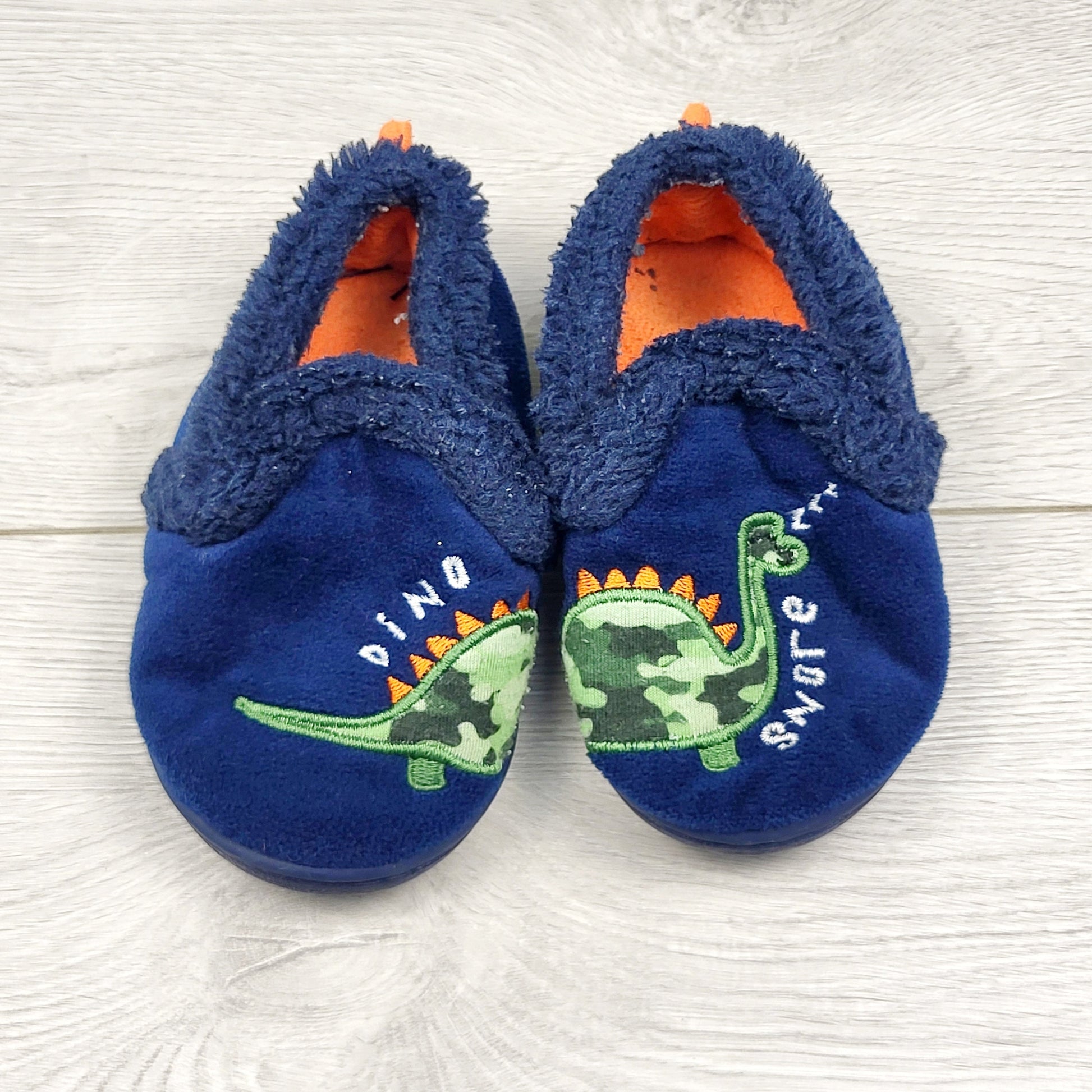 RUBH2 - Chaussons dinosaures bleu marine en peluche avec semelles en caoutchouc. Pointure 5/6