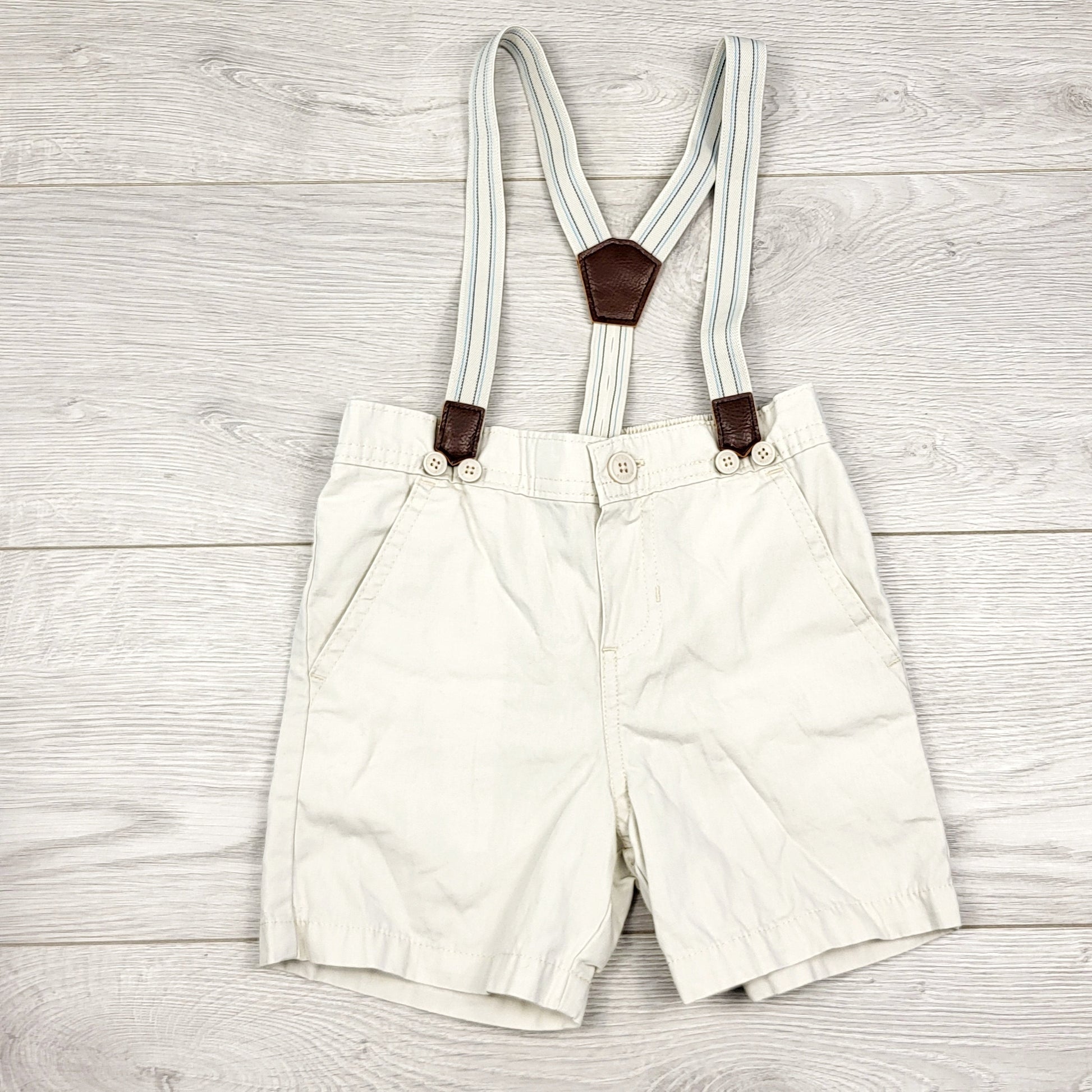 RUBH2 - Short à bretelles Oshkosh. Taille 24 mois