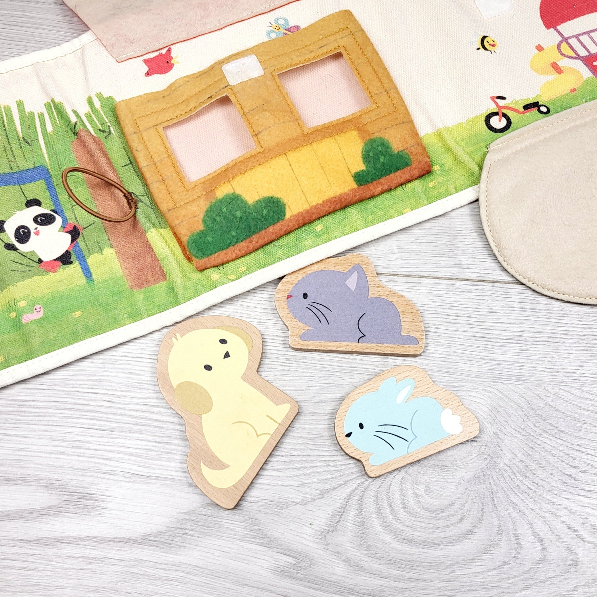 CSMP1 - Kiwi Co Panda Crate Puppy Book avec figurines