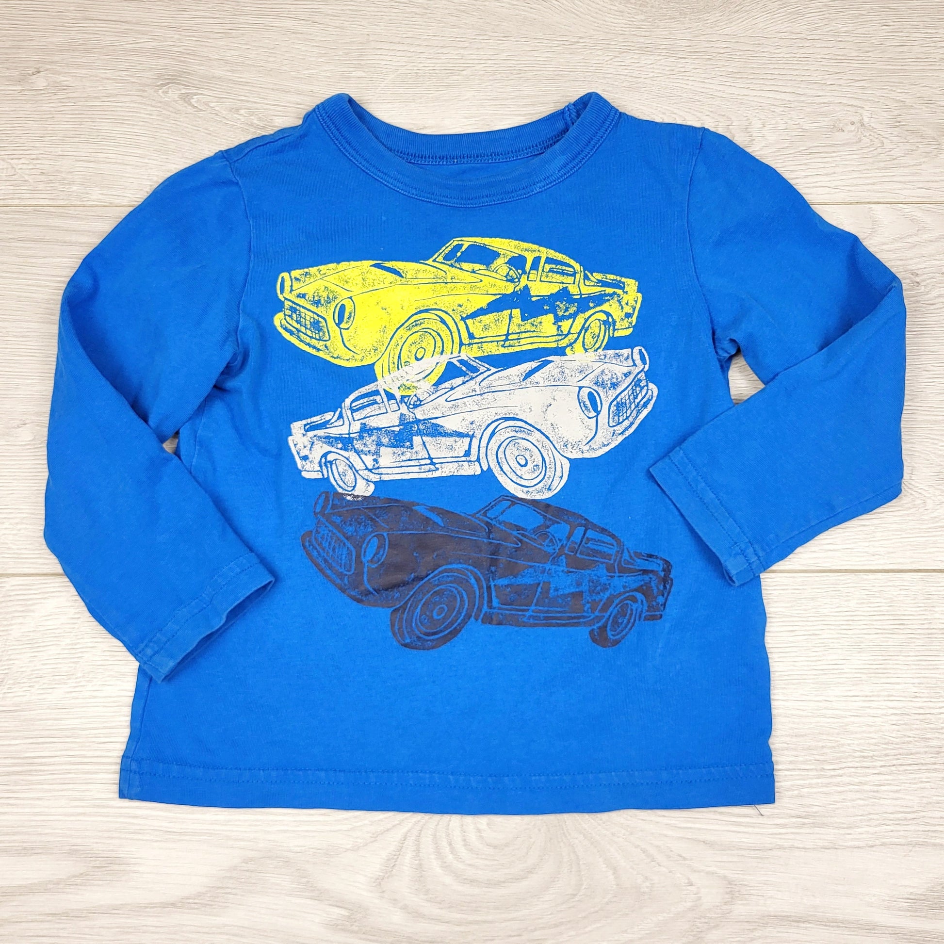 KLJ1 - Haut bleu à manches longues Joe avec voitures. Taille 2T