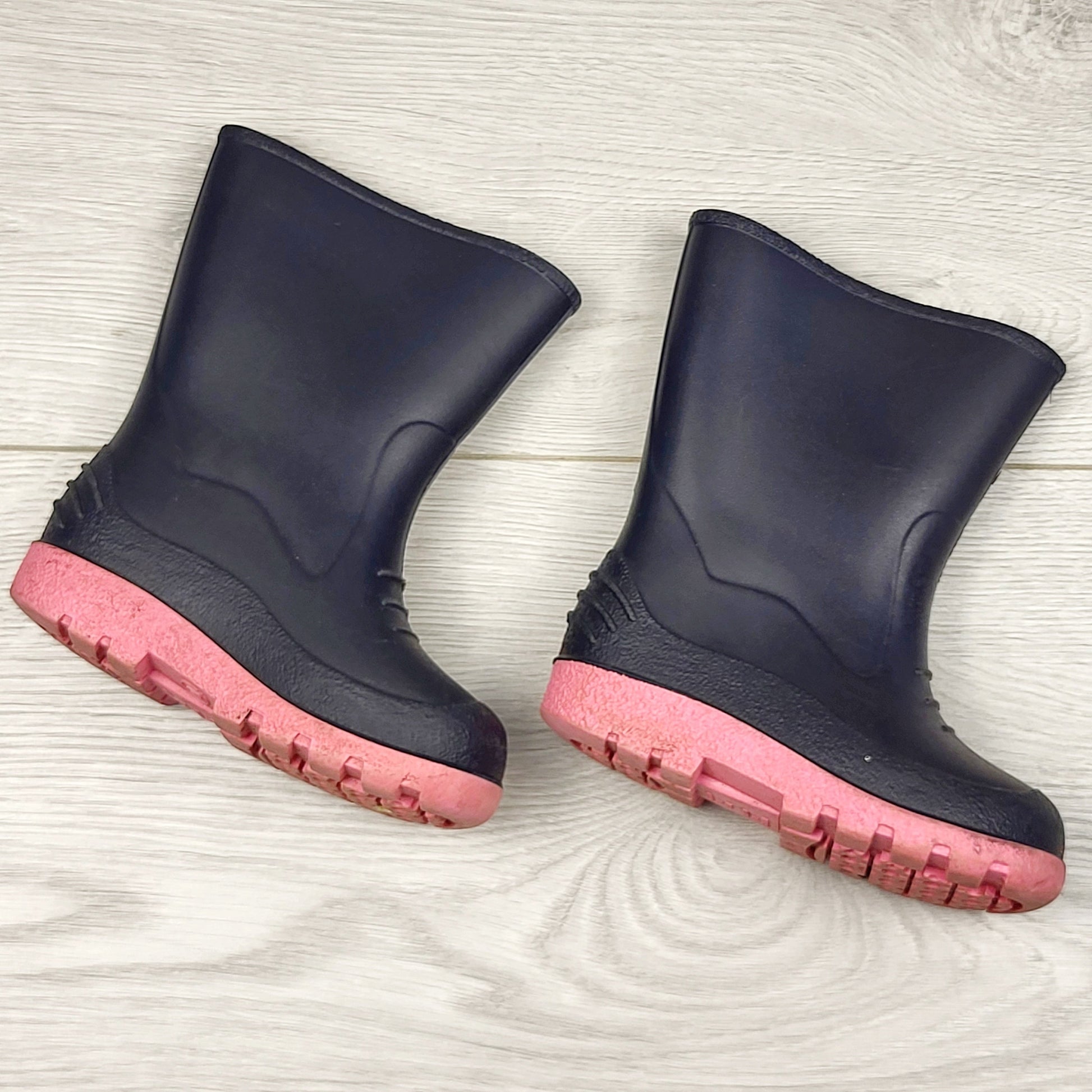 KLJ1 - Bottes de pluie noires et roses. Pointure 6