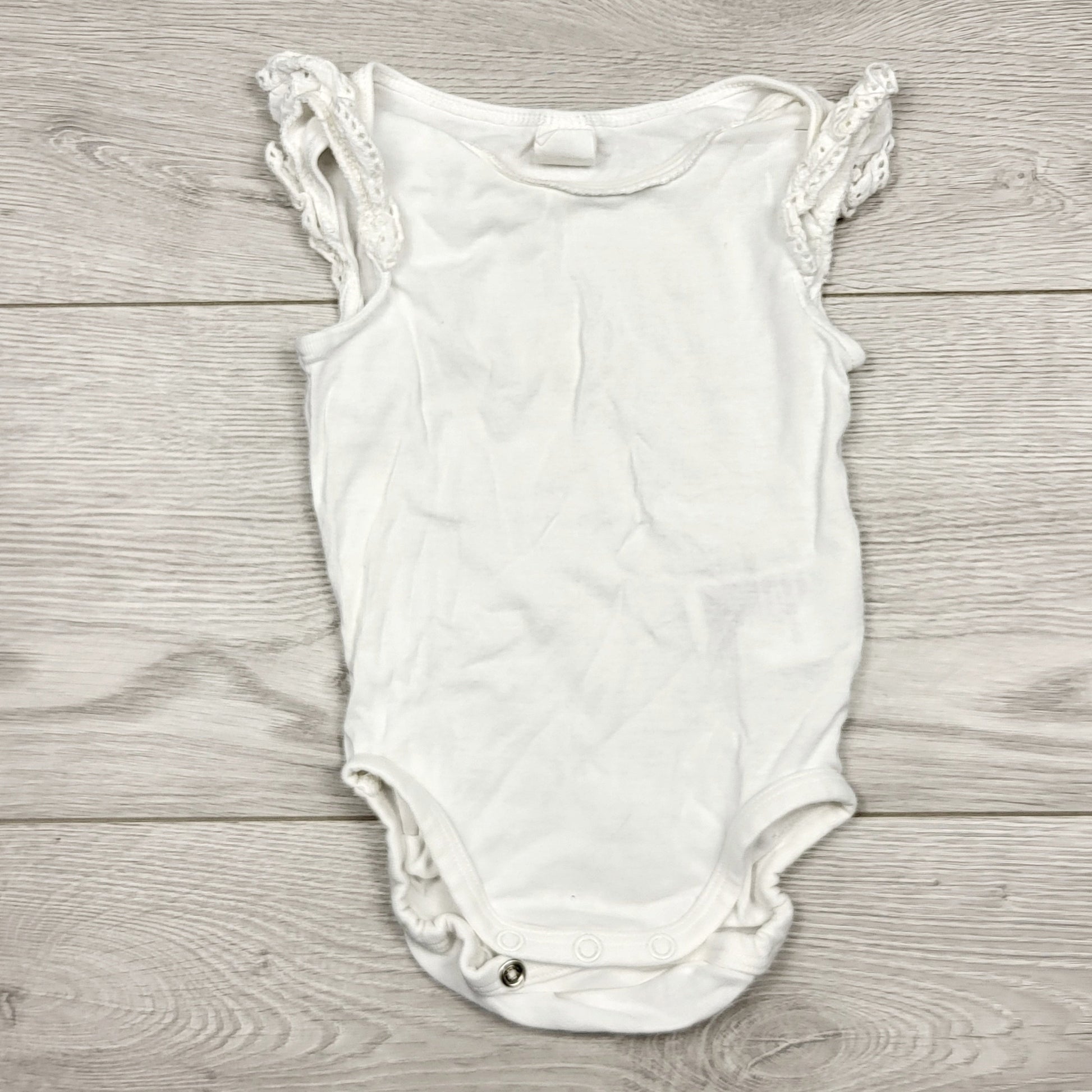 ECRS1 - Body blanc H&amp;M avec manches à œillets. Taille 4-6 mois.