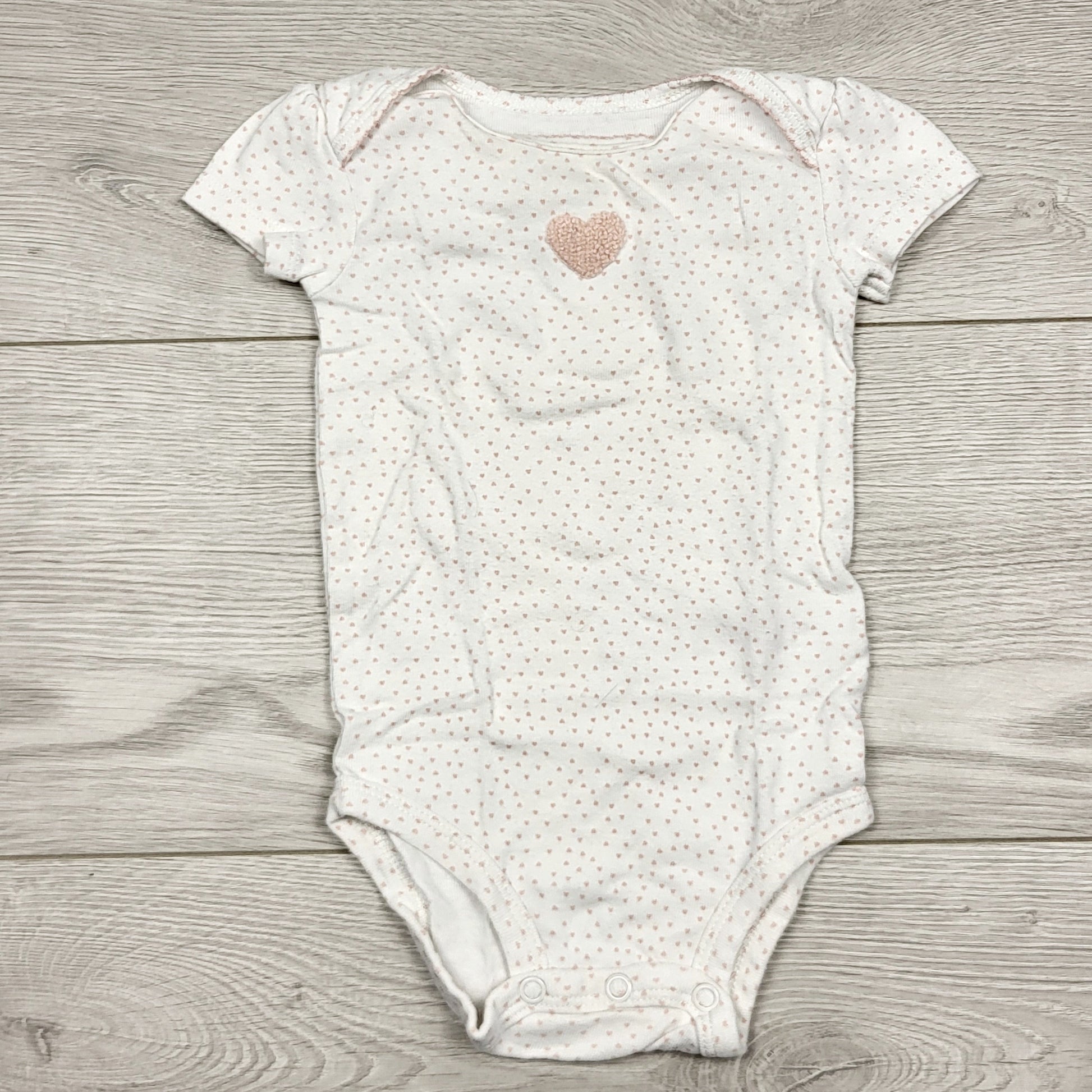 ECRS1 - Body Carters blanc à pois avec cœur en chenille. Taille 6 mois
