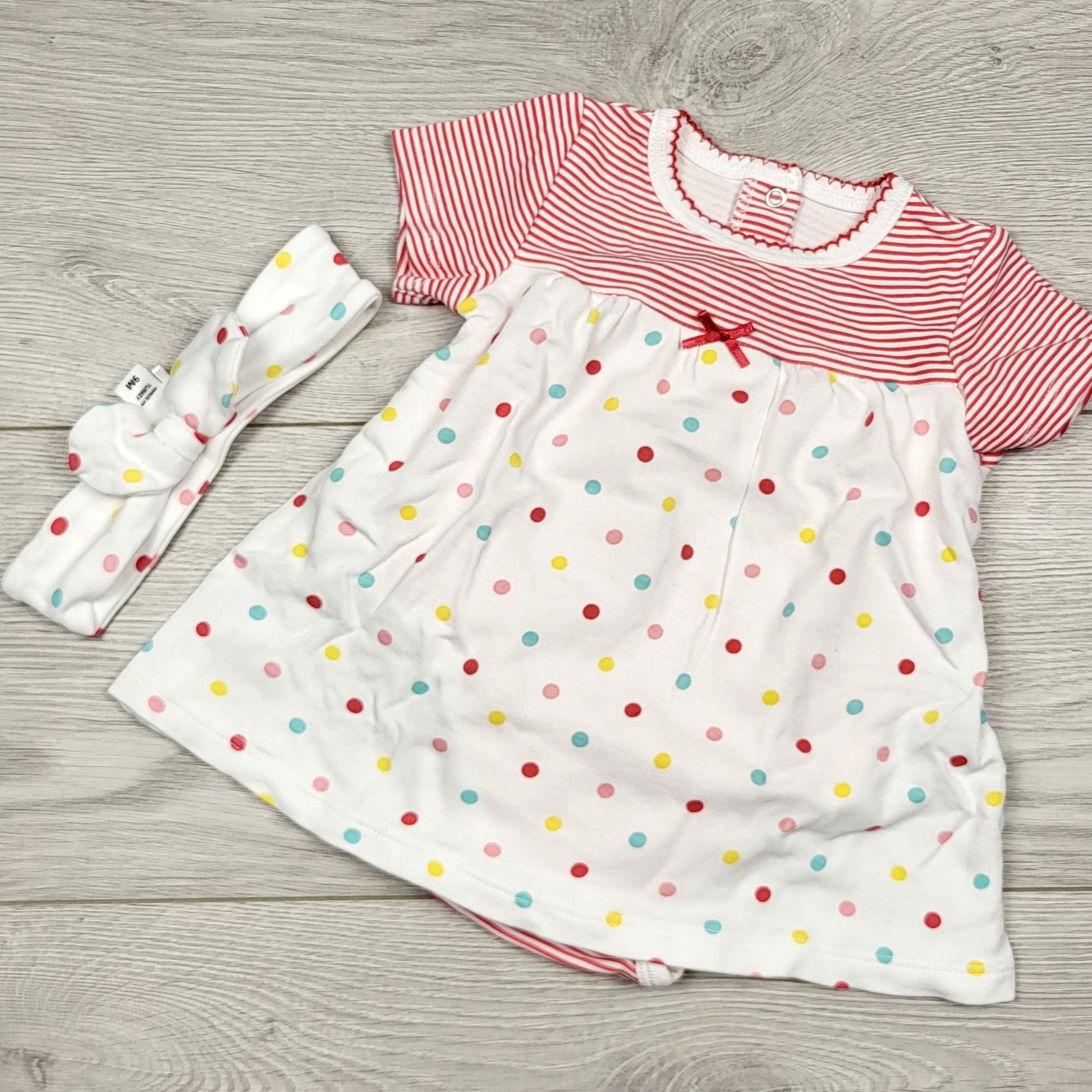 ECRS1 - Grenouillère Little Me à pois + bandeau assorti. Taille 9 mois