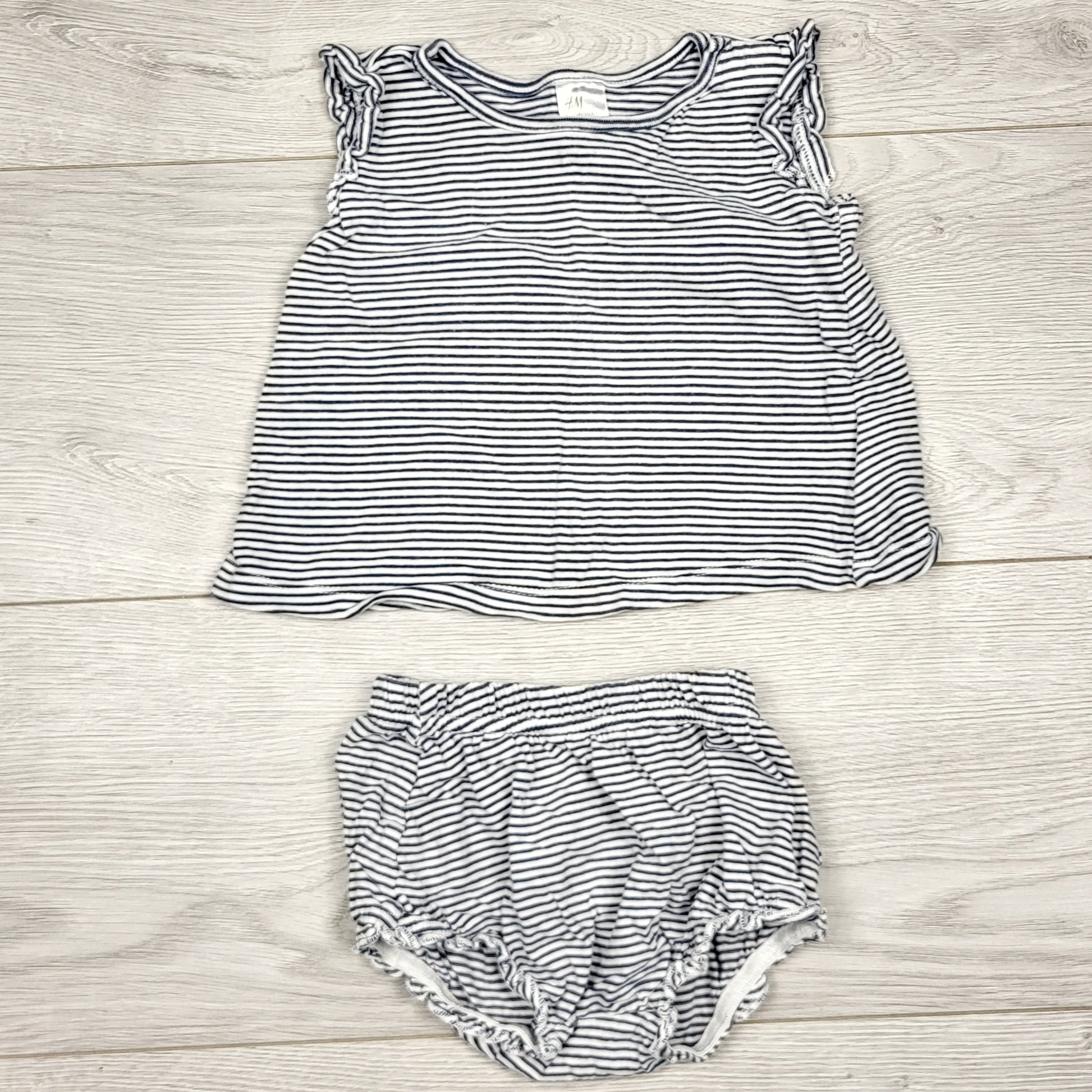 ECRS1 - Ensemble 2 pièces en coton bio à rayures bleu marine H&amp;M. Taille 2-4 mois.