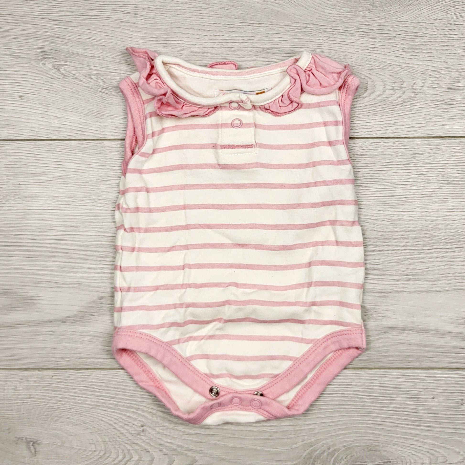 ECRS1 - Body rayé rose coyote et crème à volants. Taille nouveau-né.