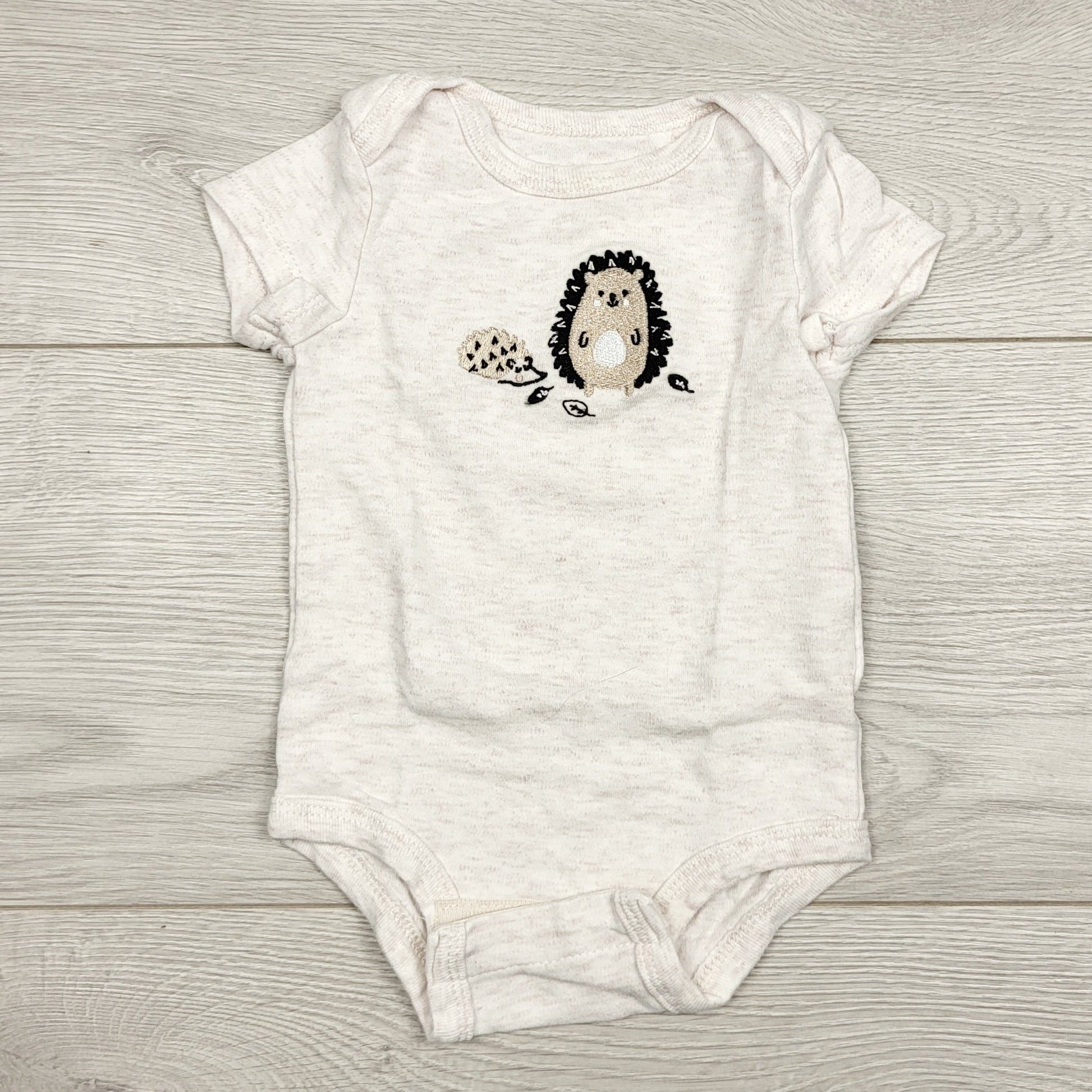 ECRS1 - Body beige rococo avec hérisson. Taille 3 mois