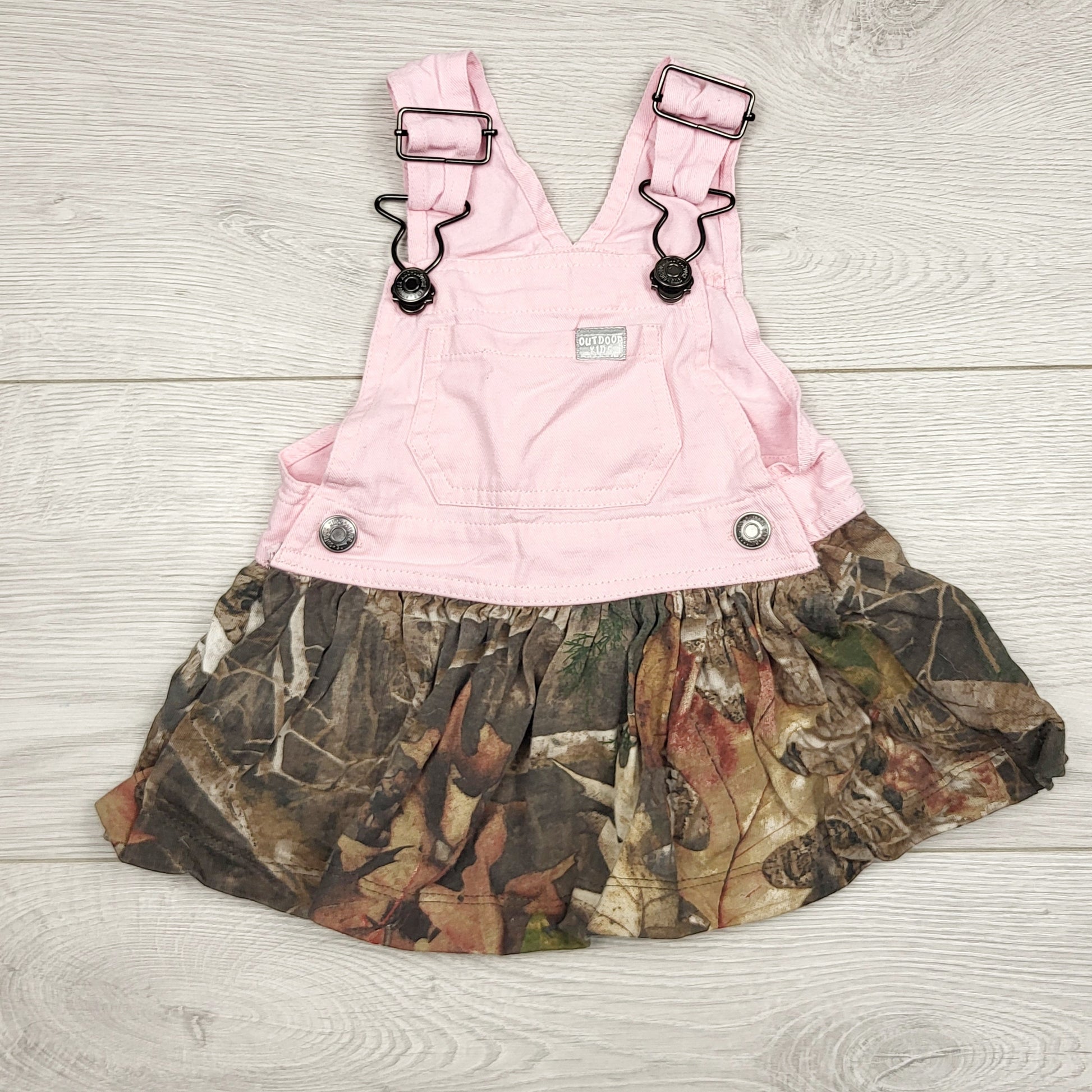 ECRS11 - Robe salopette rose et camouflage Outdoor Kids. Taille 6 mois