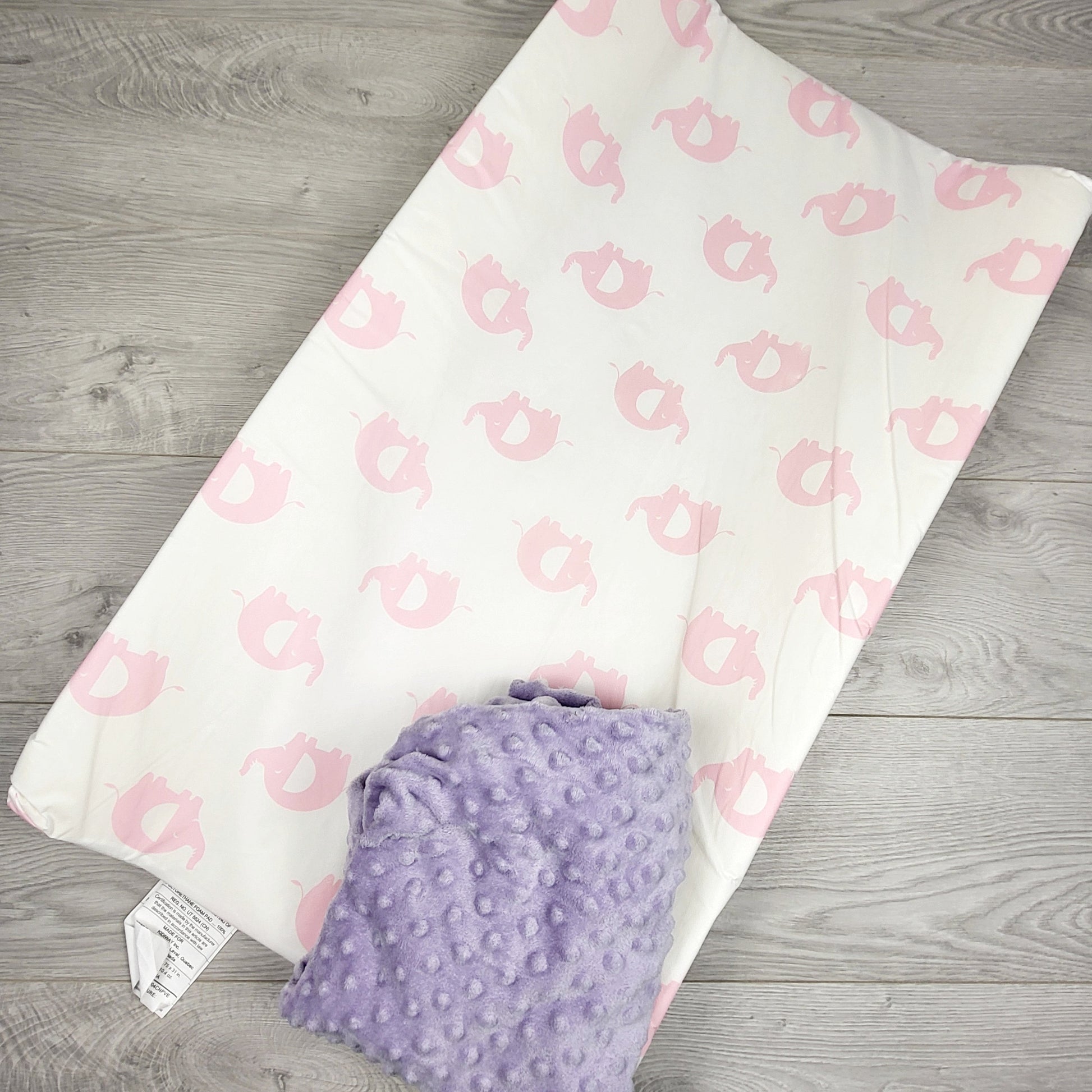 LKAN1 - Matelas à langer Kidi Co avec housse en minky. Retrait ou livraison sur place uniquement.