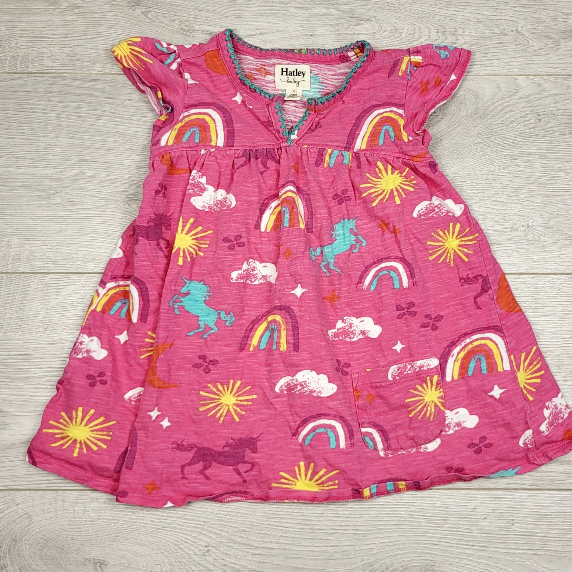 LKAN1 - Robe Hatley en coton rose avec arcs-en-ciel et licornes. Taille 2T 🍁