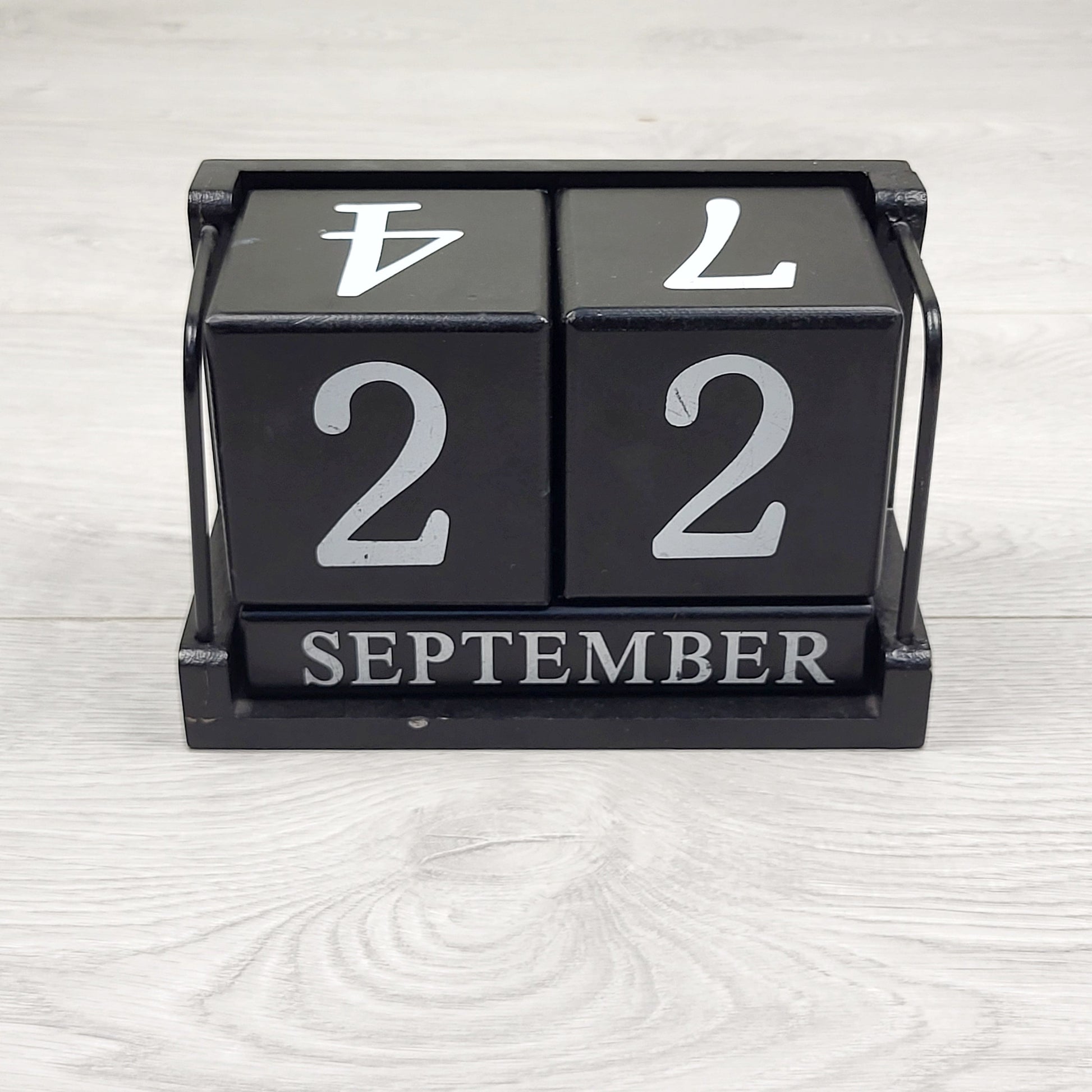 LKAN2 - Wooden block desktop calendar