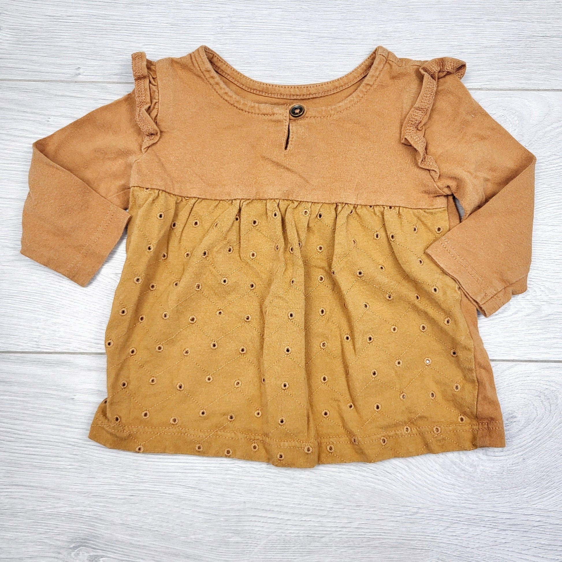 ECRS34 - Haut à manches longues à œillets couleur caramel Carters. Taille 6 mois