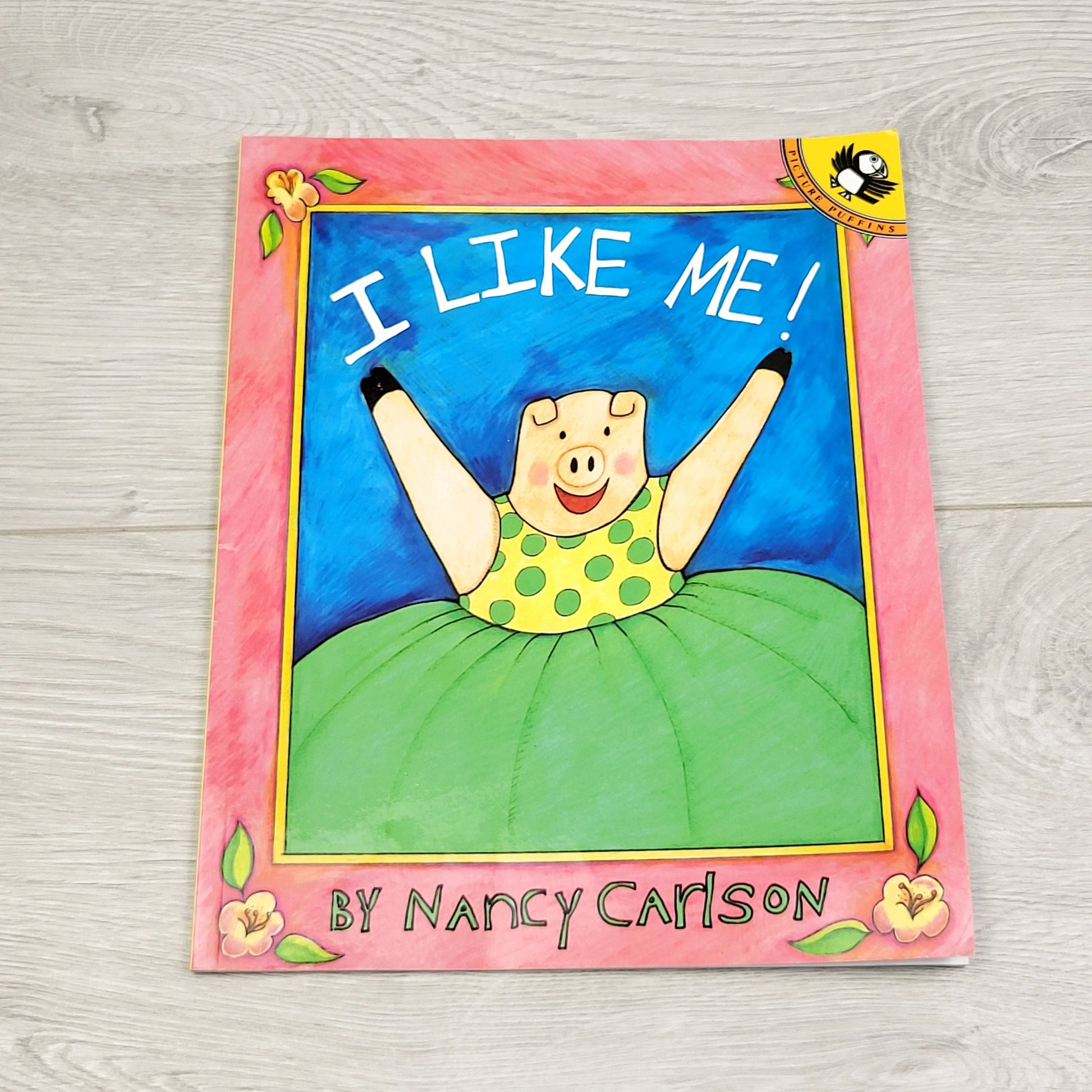 HCRW1 - Je m'aime bien. Livre à couverture souple