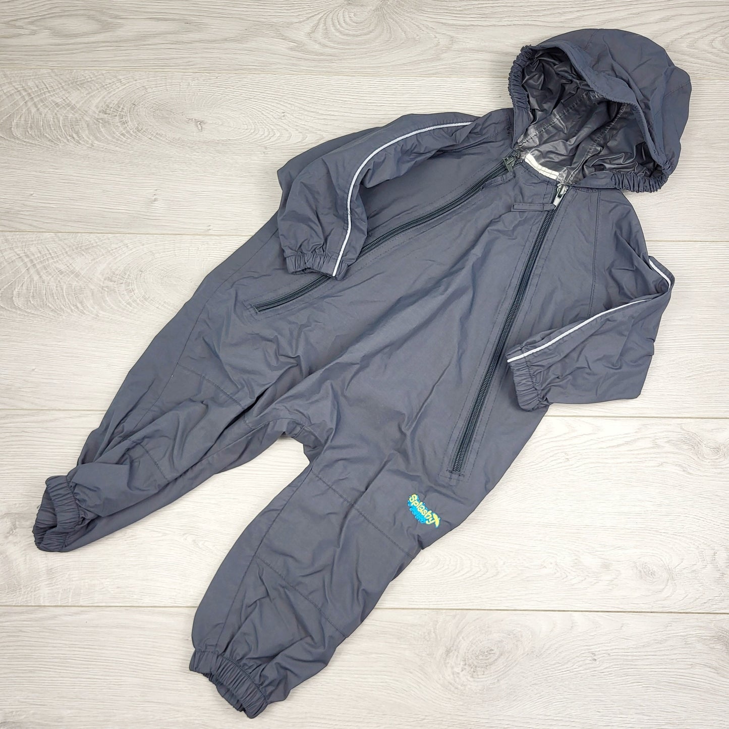 MIRE22 - Splashy grey one piece rain suit. Size 12-18 months 🍁