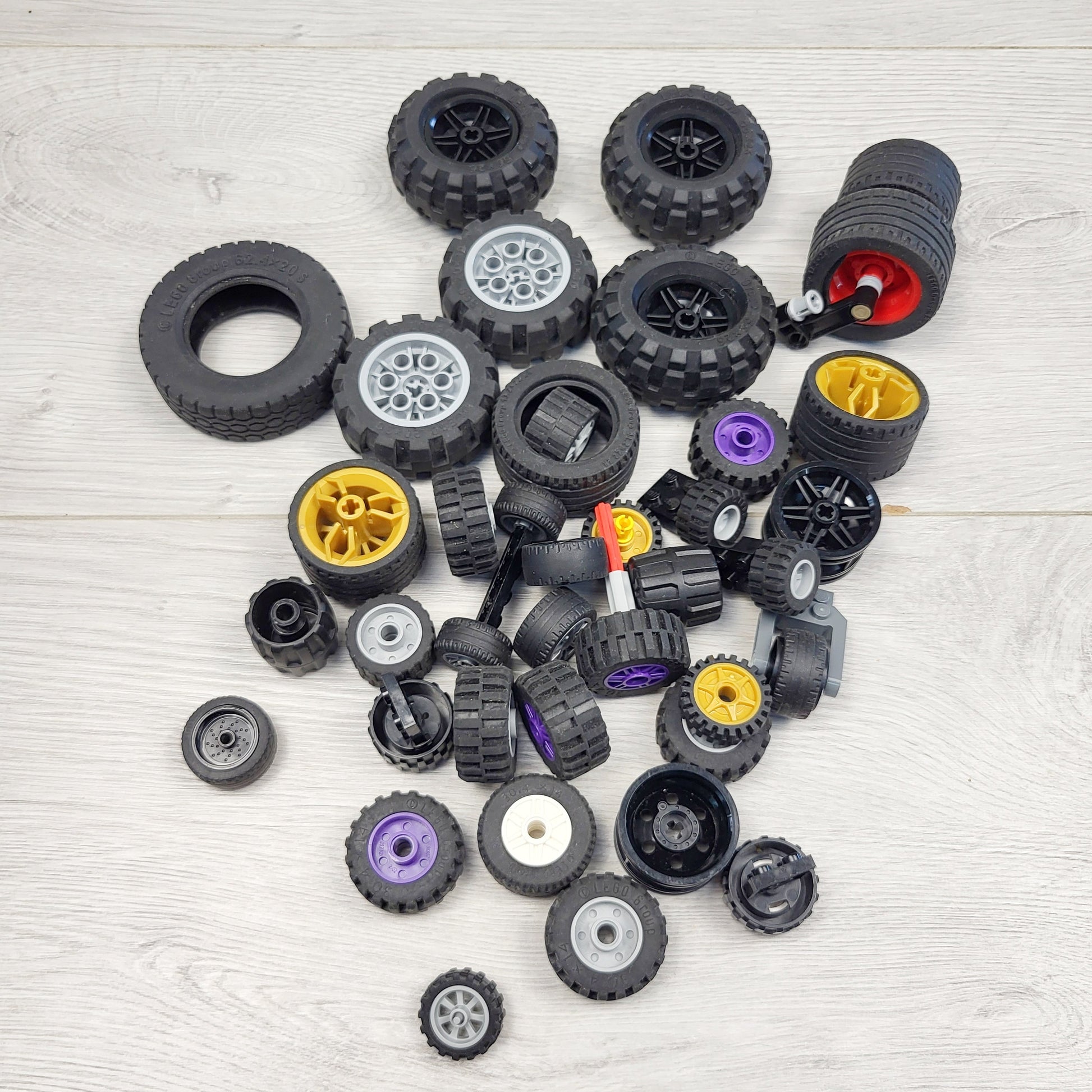 SRIS1 - Lot de roues LEGO