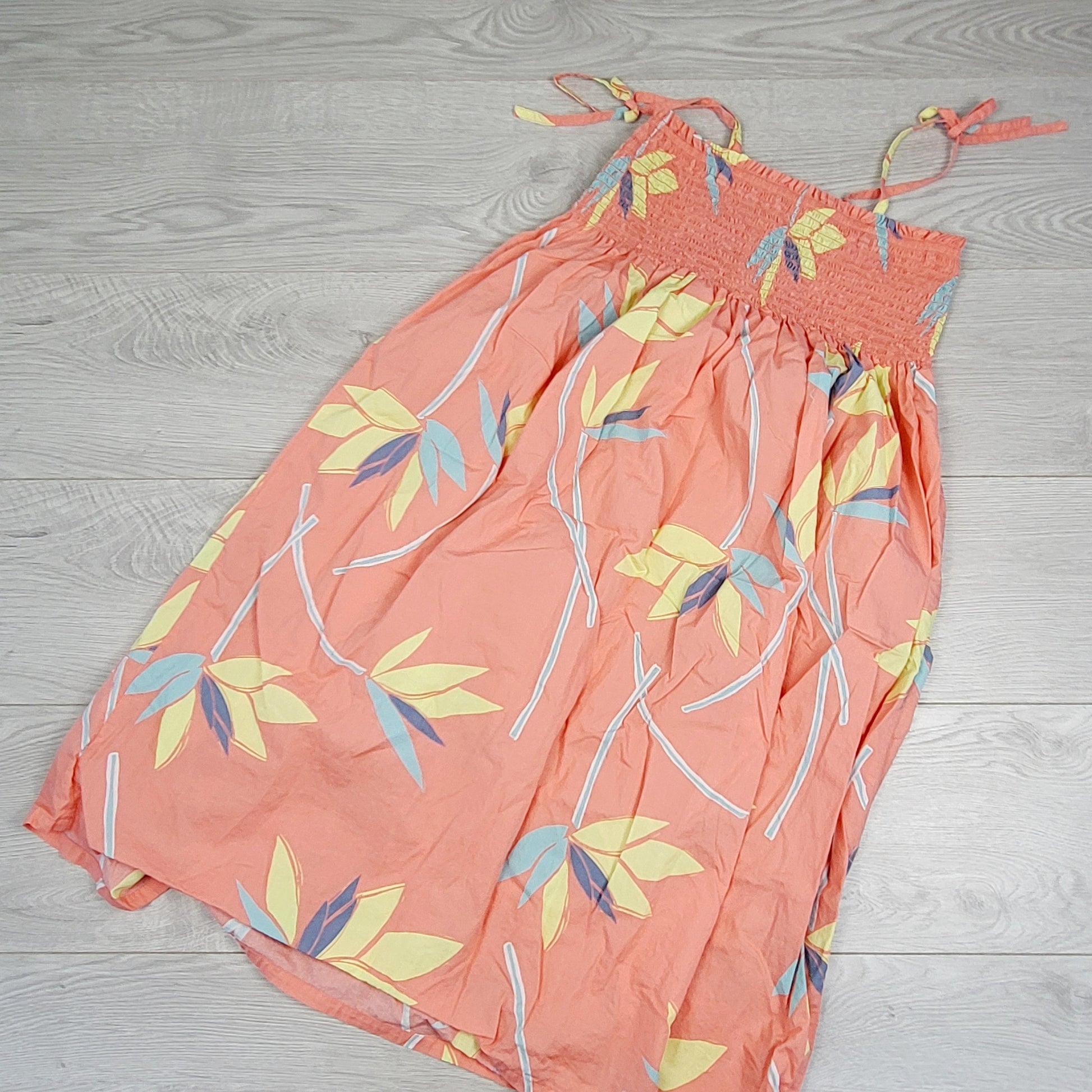 SHRSS2 - Robe rose sans manches à imprimé floral et bretelles nouées de la collection Tea. Taille 44