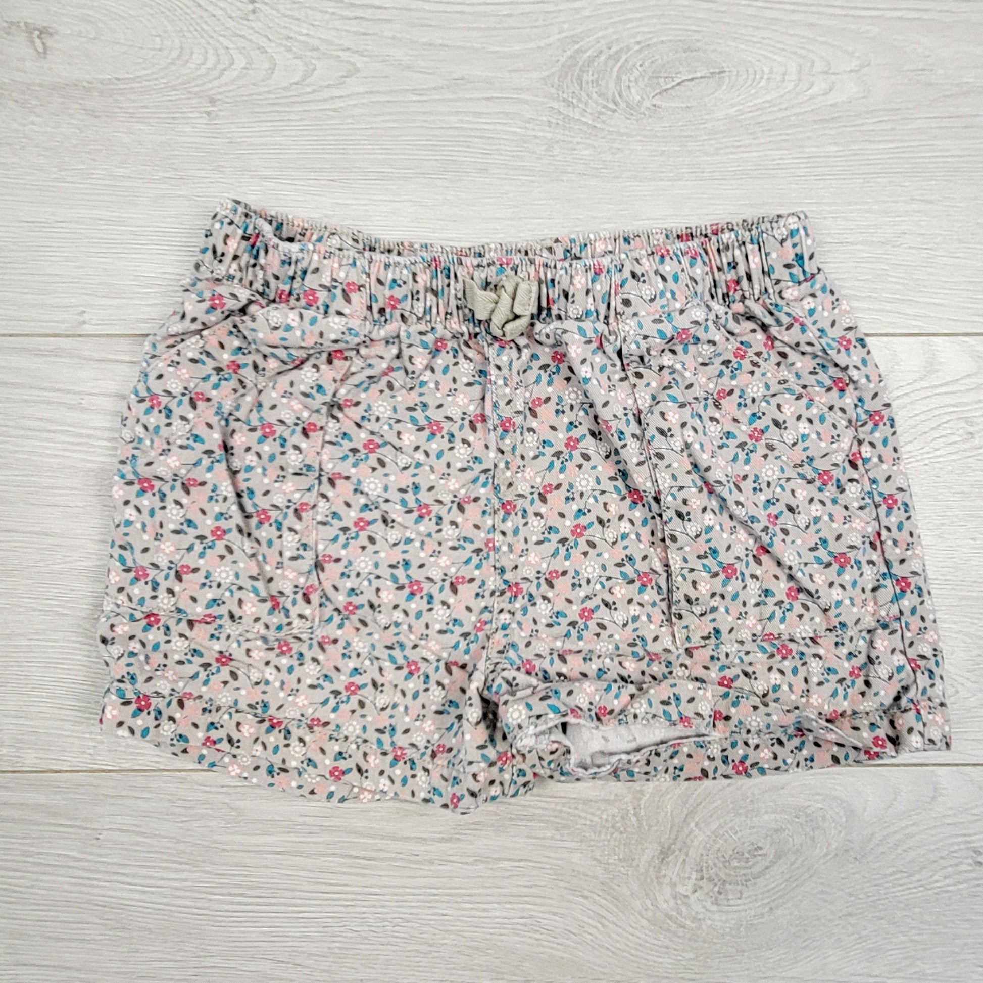 SHRSS2 - Short gris à imprimé floral, collection Tea. Taille 6