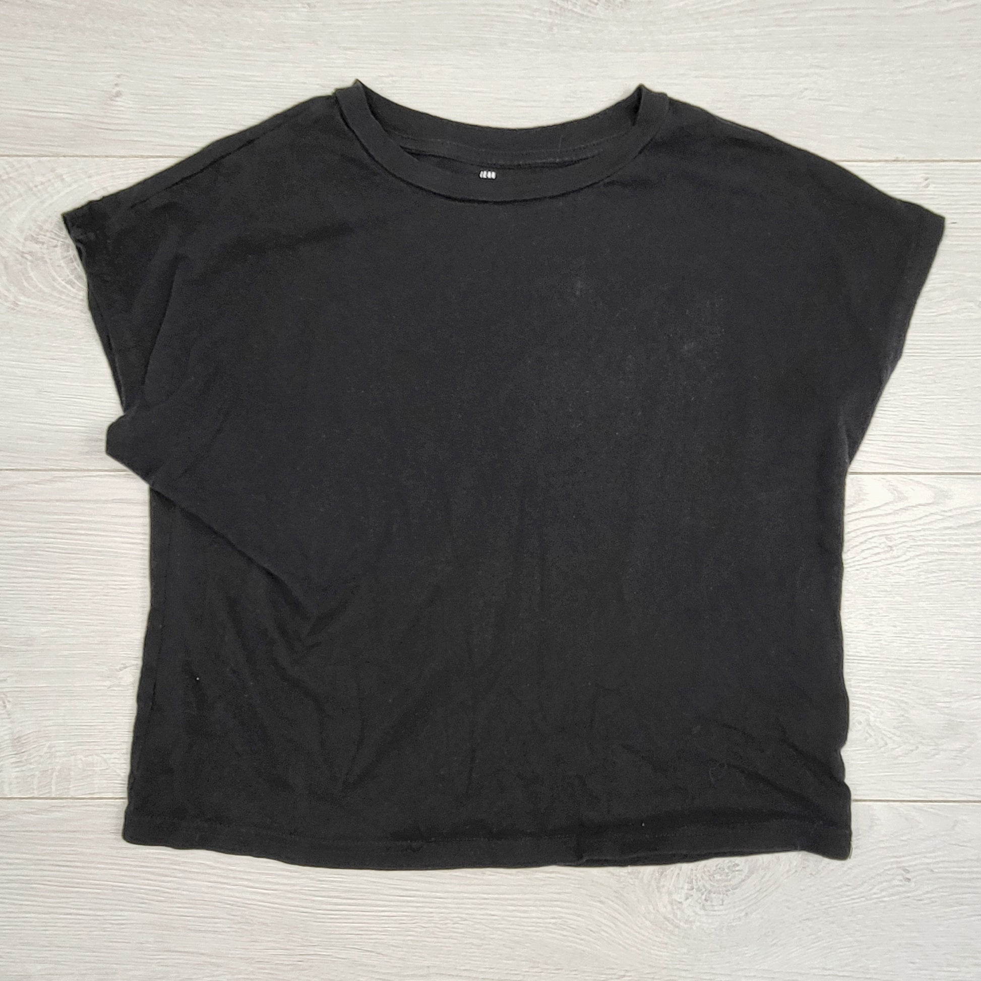 SHRSS22 - T-shirt court noir coupe boxy H&amp;M. Tailles 10-12 ans.