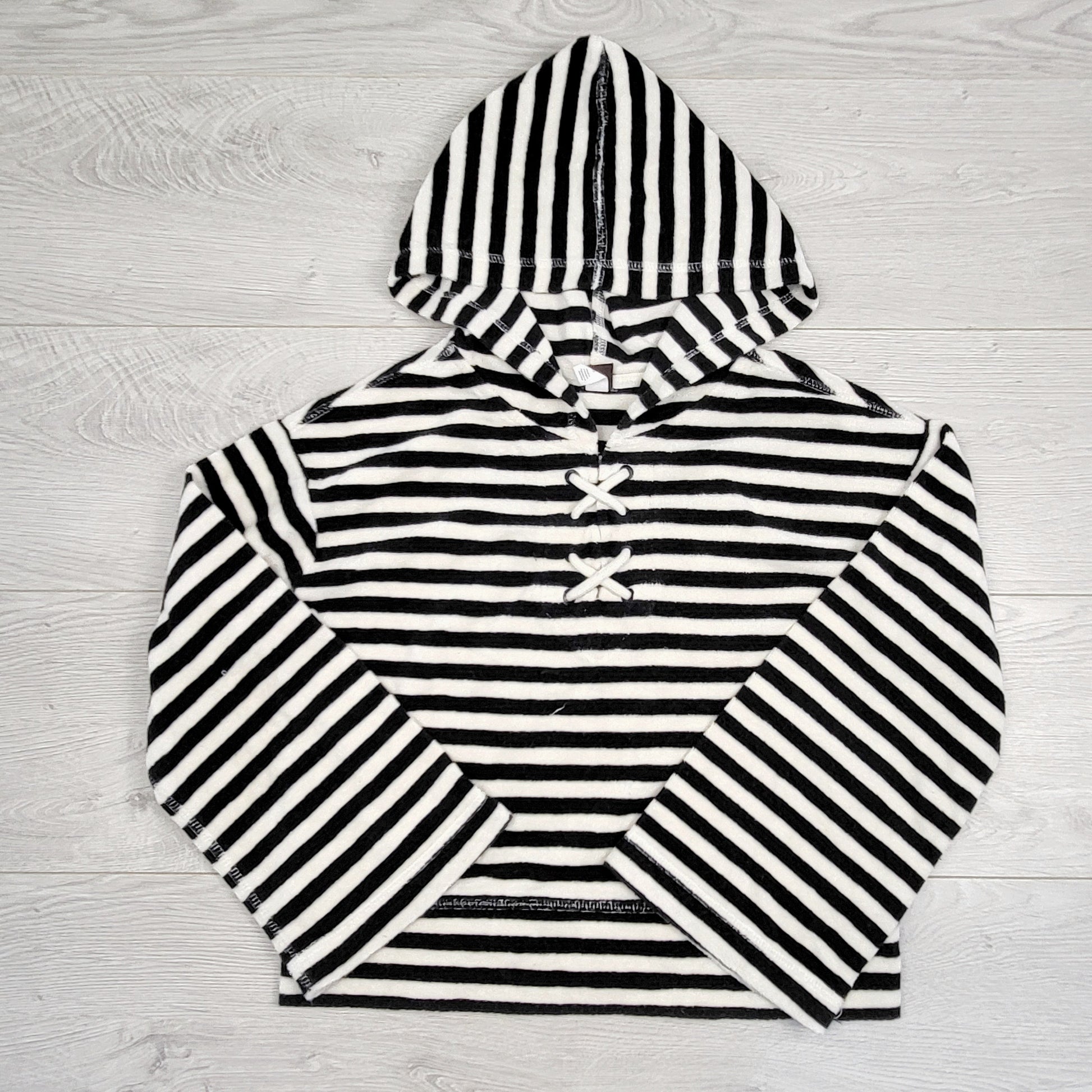 SHRSS22 - Haut à capuche en éponge rayé noir et blanc, collection Tea. Taille 42