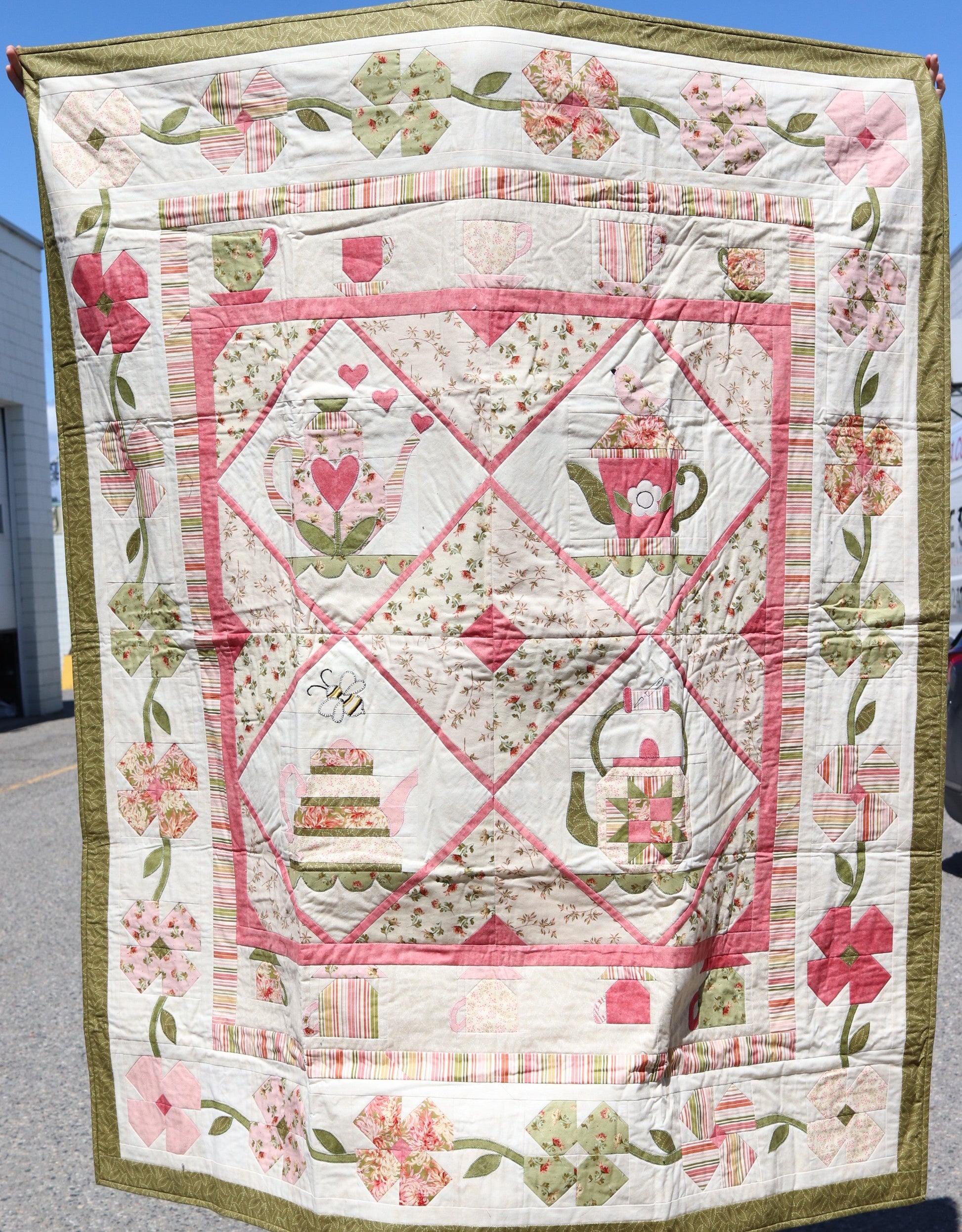Échantillon en magasin - Couette double - Fleurs appliquées