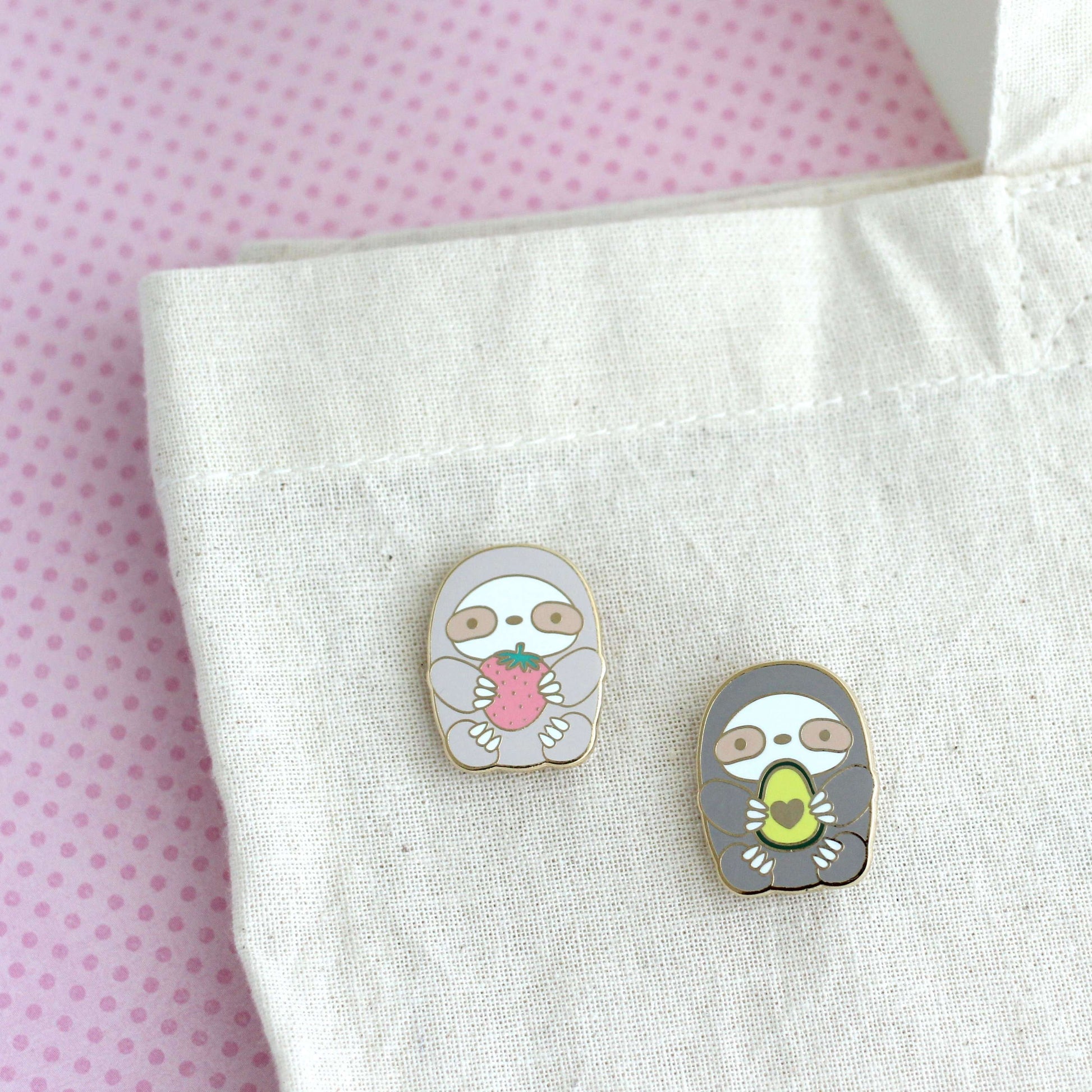 Broche en émail « Paresseux avocat » – Cadeau paresseux – Jolie broche – Cadeau avocat