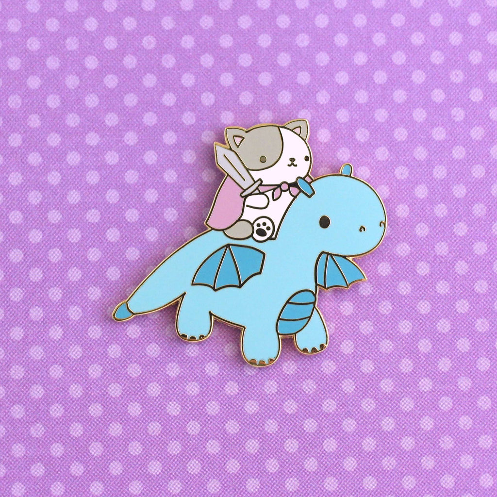 Broche en émail Chat et Chevalier Dragon (Variante Dragon Bleu)
