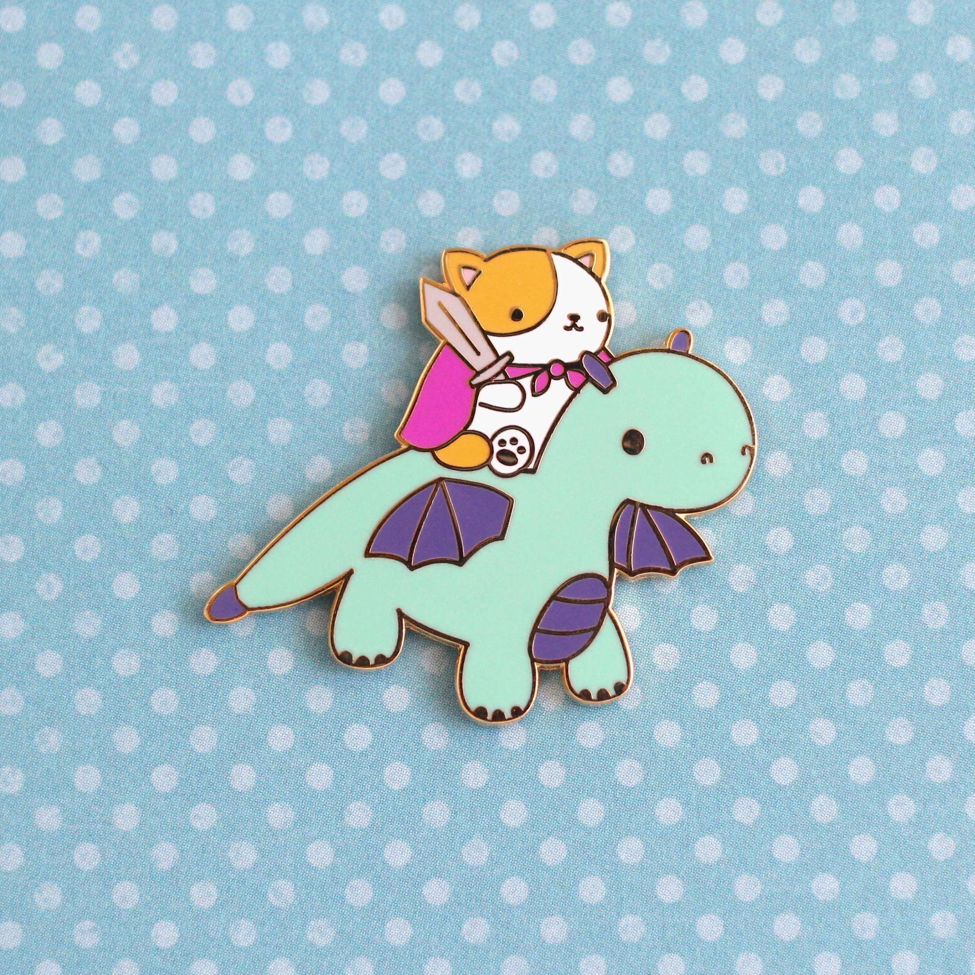 Broche en émail Chat et Chevalier Dragon (Variante Dragon Turquoise)