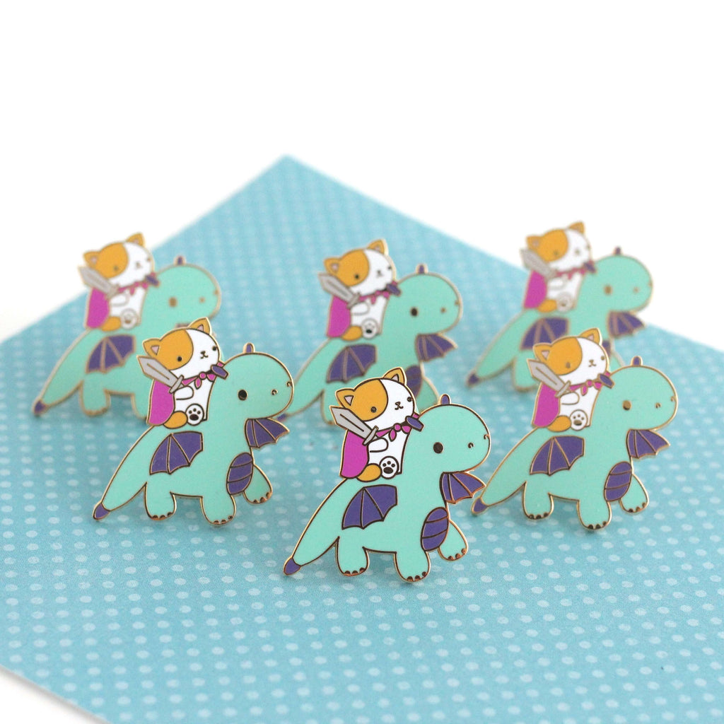 Broche en émail Chat et Chevalier Dragon (Variante Dragon Turquoise)