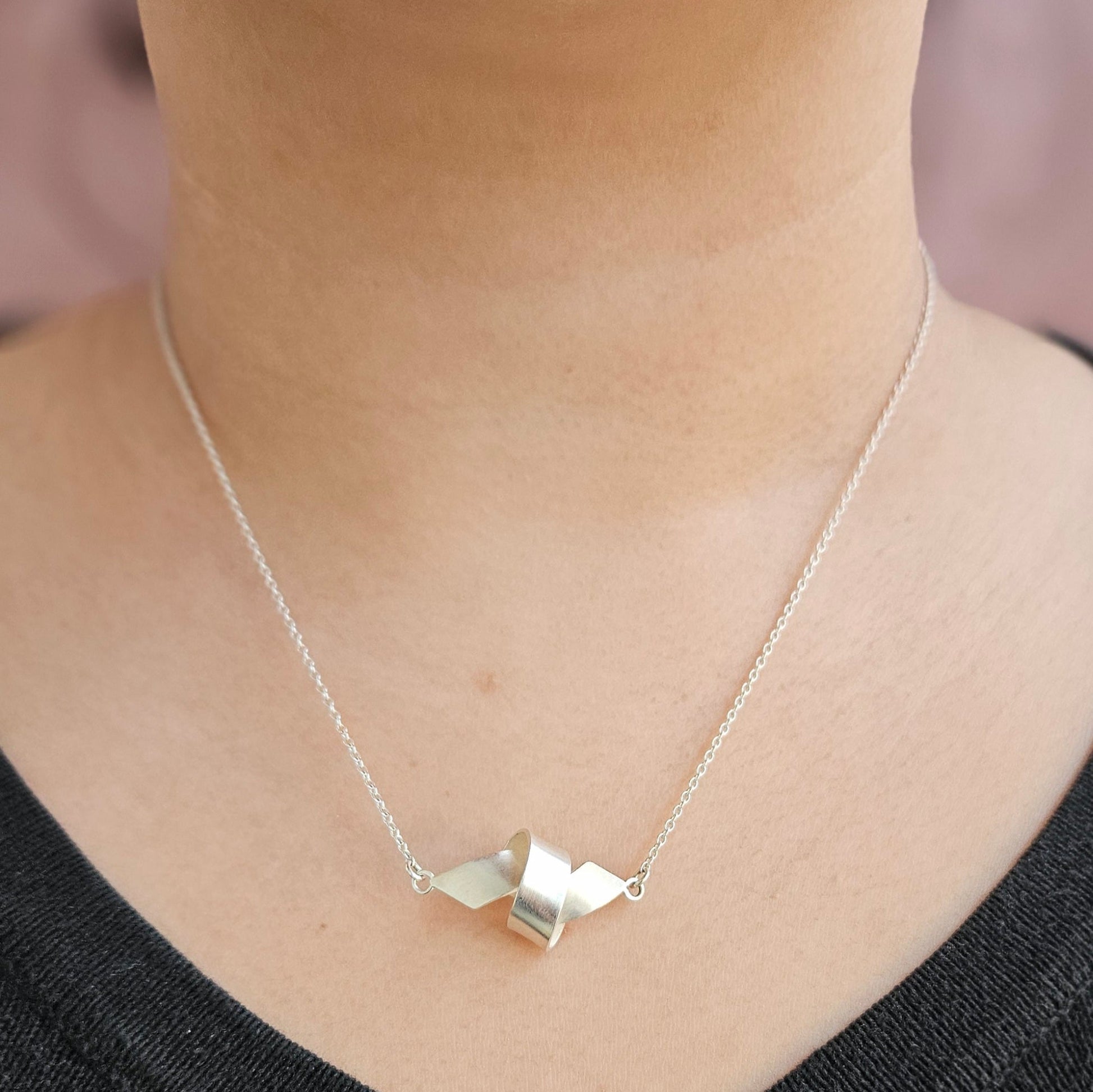 Collection Ruban - Collier Noué