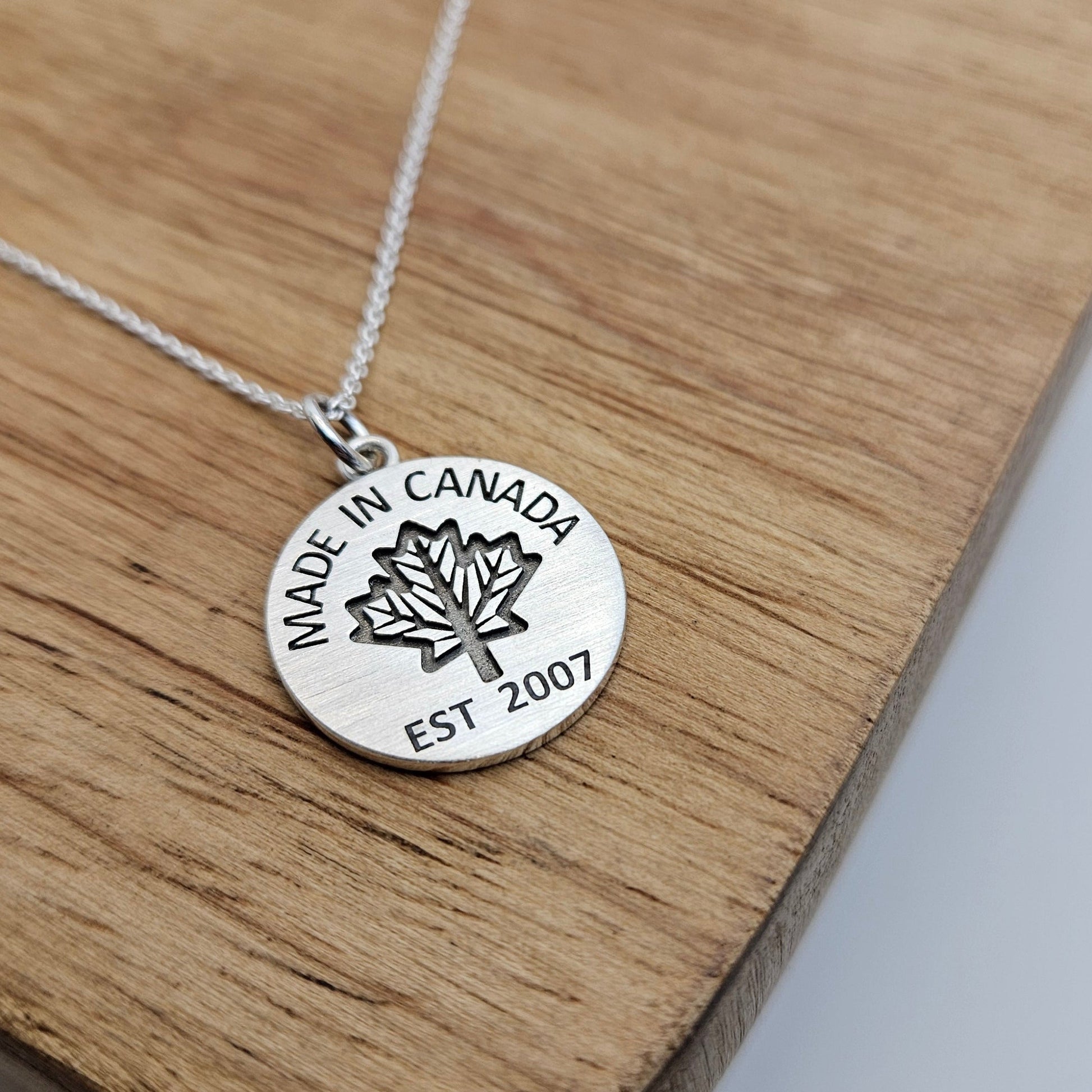 Pendentif circulaire personnalisable fabriqué au Canada (PRÉVENTE)