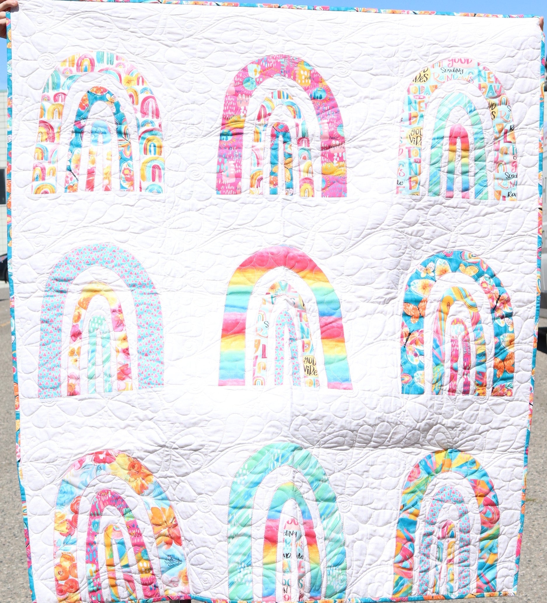 Échantillon en magasin - Couette pour bébé - Arcs-en-ciel