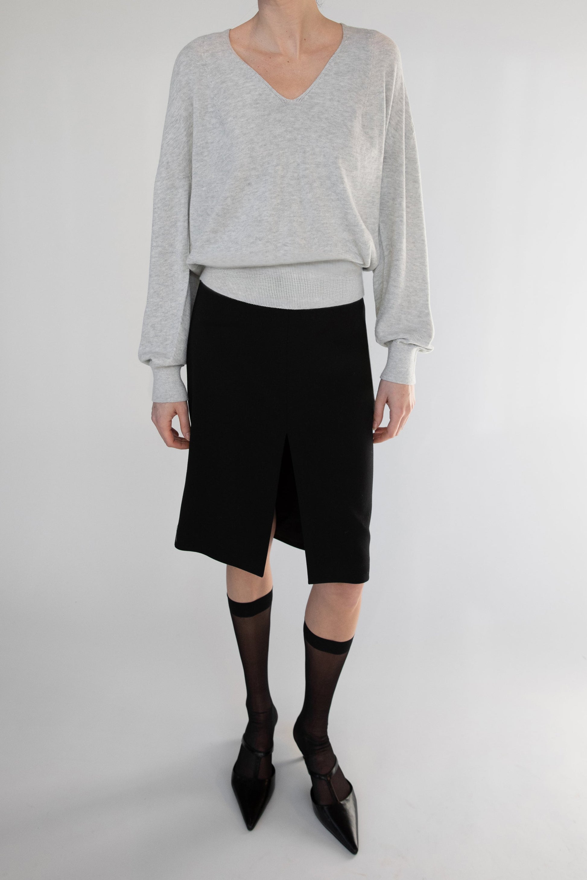 3D KNIT V-NECK SWEATER