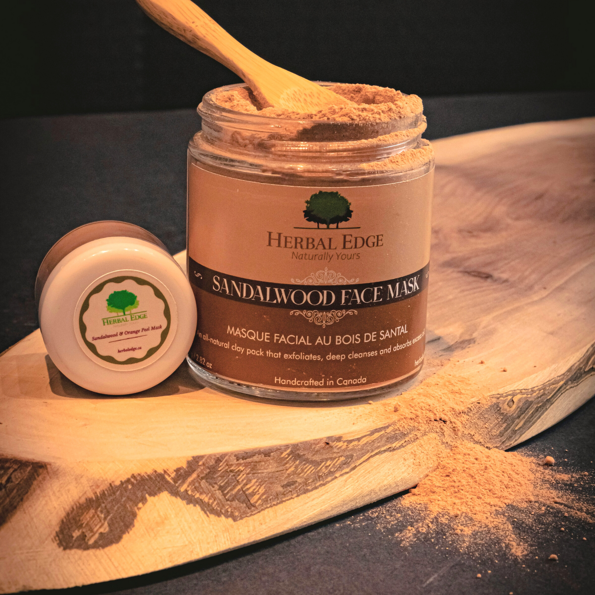 Masque à l'argile au bois de santal et à l'écorce d'orange 