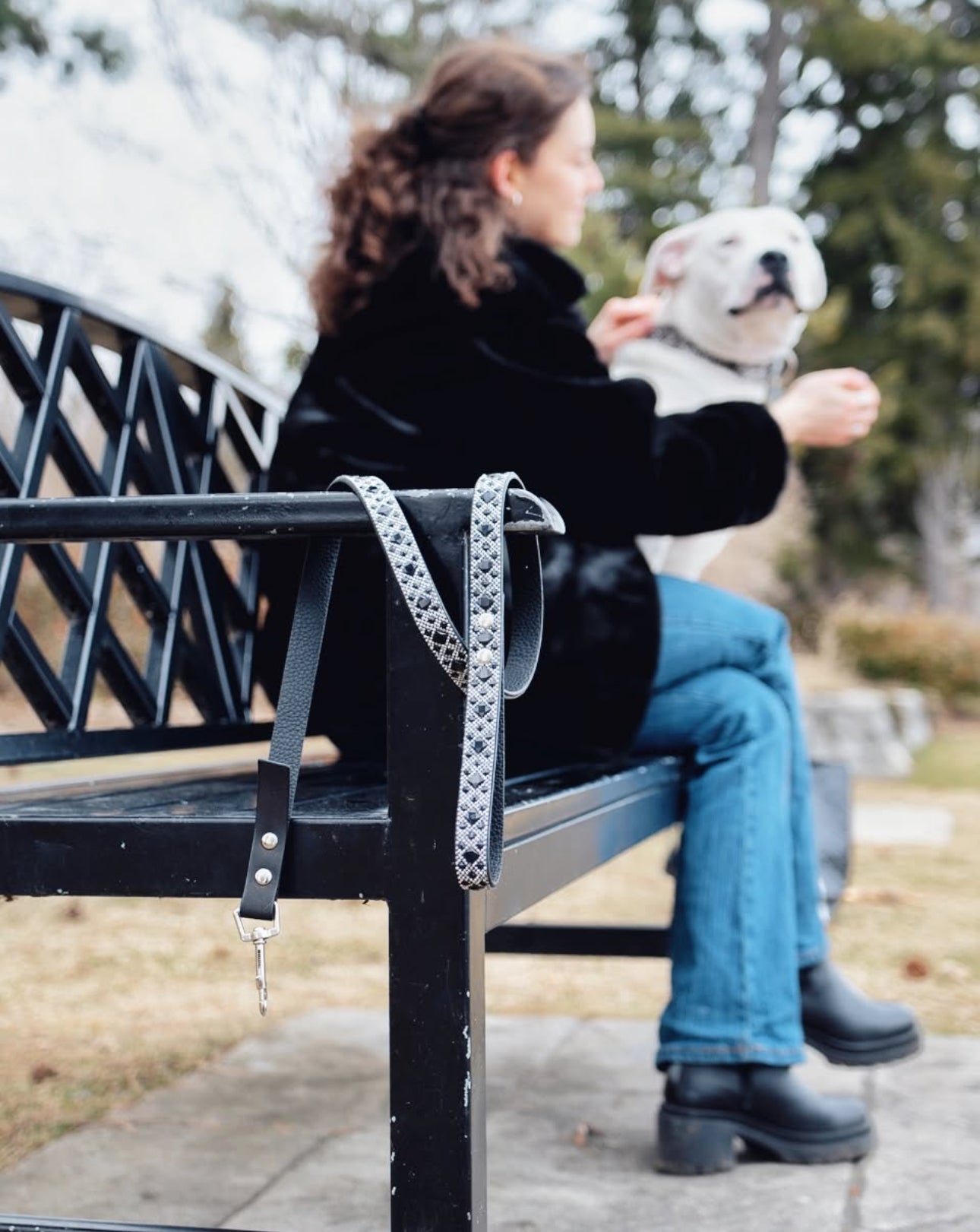 Laisse de luxe pour chien en hématite noire – Ferrures argentées | Cuir vegan souple, longueur 107 cm avec clip 360°