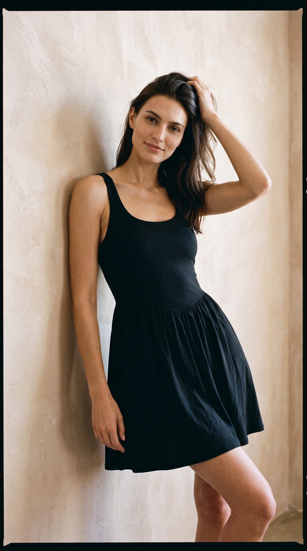 Fay – Petite robe de cocktail classique, coupe ajustée, en noir