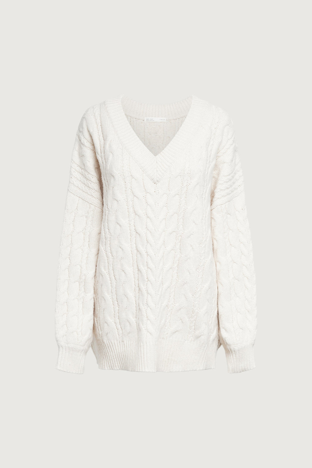 PULL COL EN V EN MAILLE TORSADES