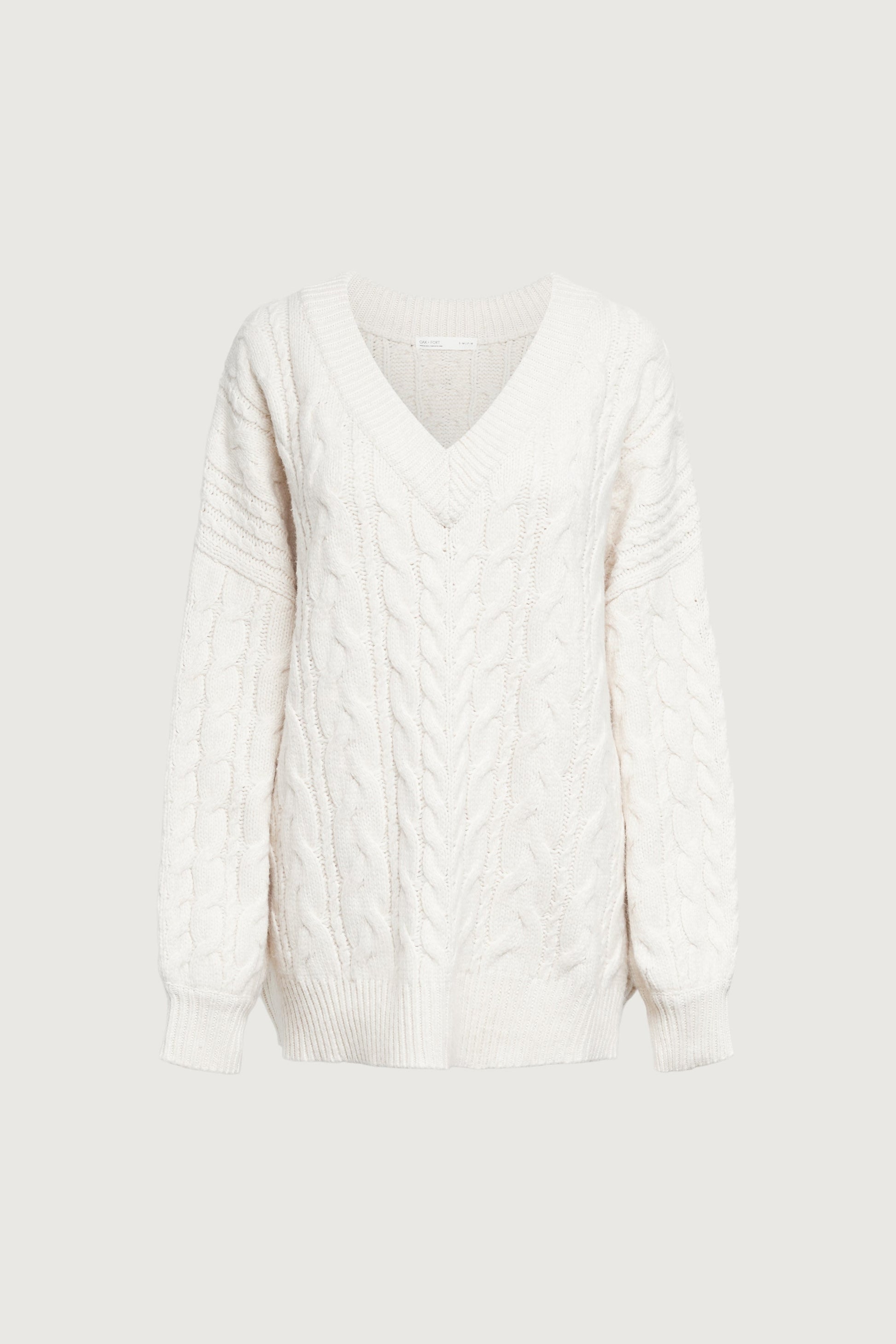 PULL COL EN V EN MAILLE TORSADES