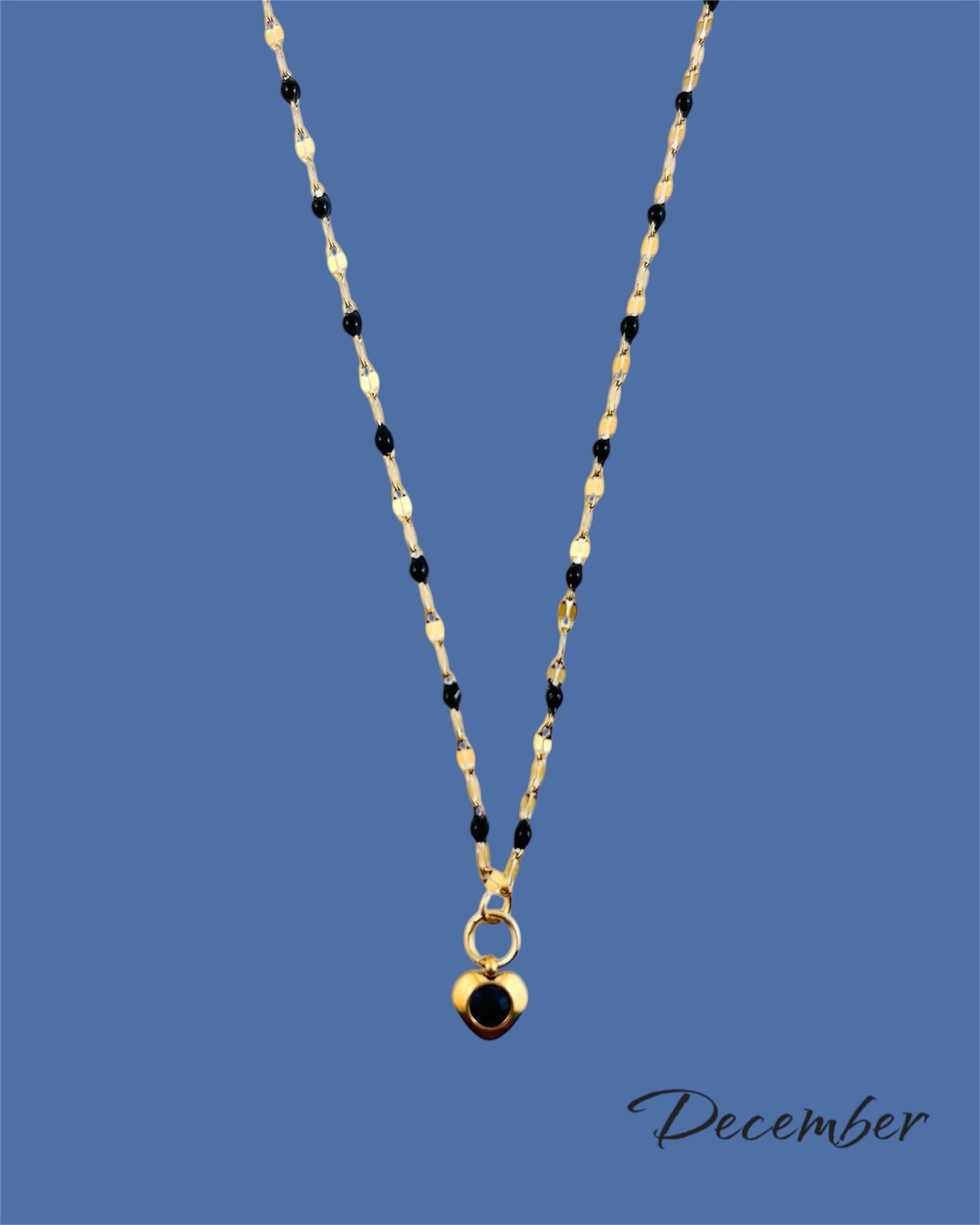 Colliers en pierre de cœur en or - différentes couleurs de pierres de naissance