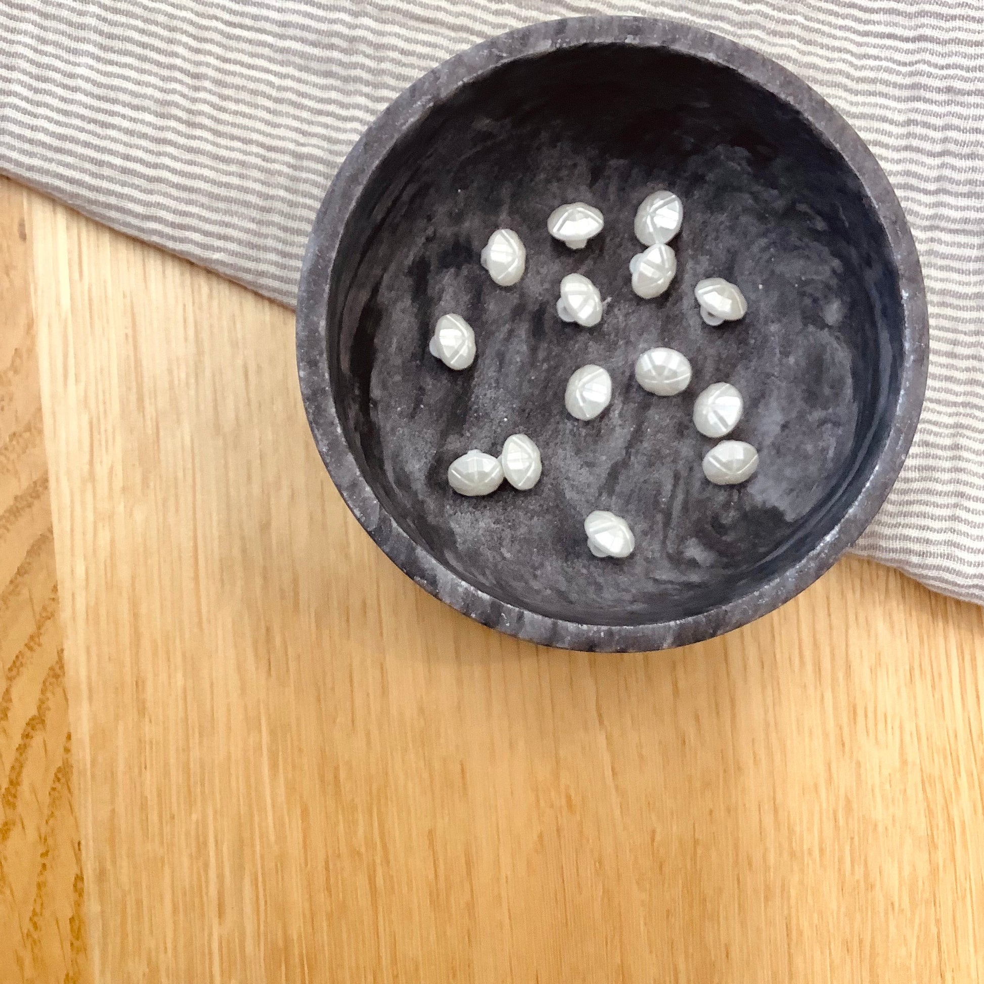 Elan ; Bouton à tige, blanc 3/8"