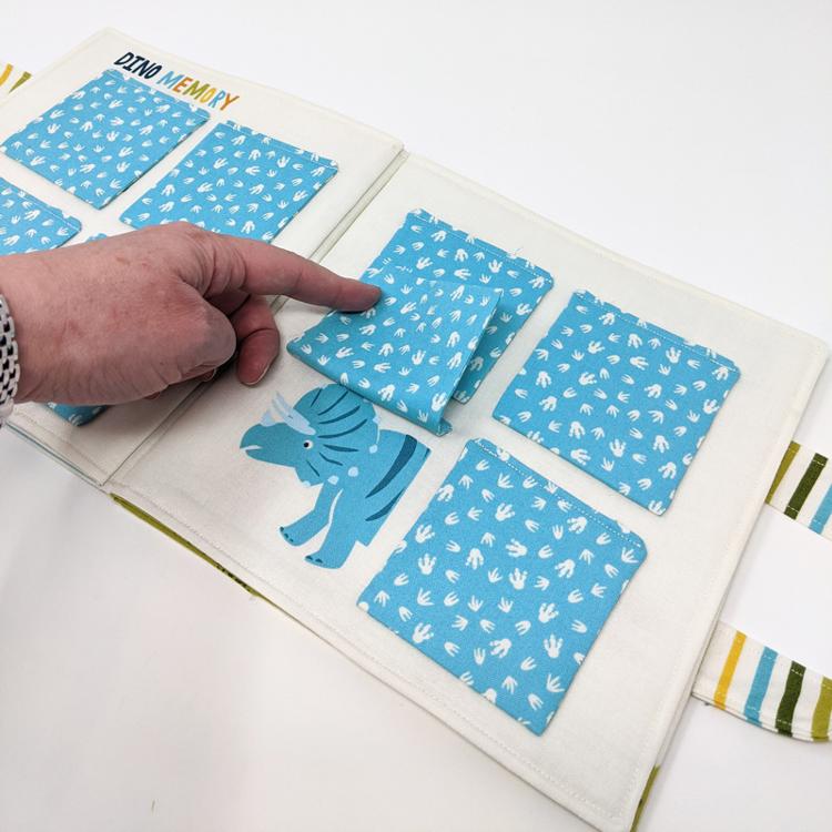 Stacy Iest Hsu - Moda - Stomp Stomp Roar - Cahier d'activités 36" x 60" Panneau 20826 11