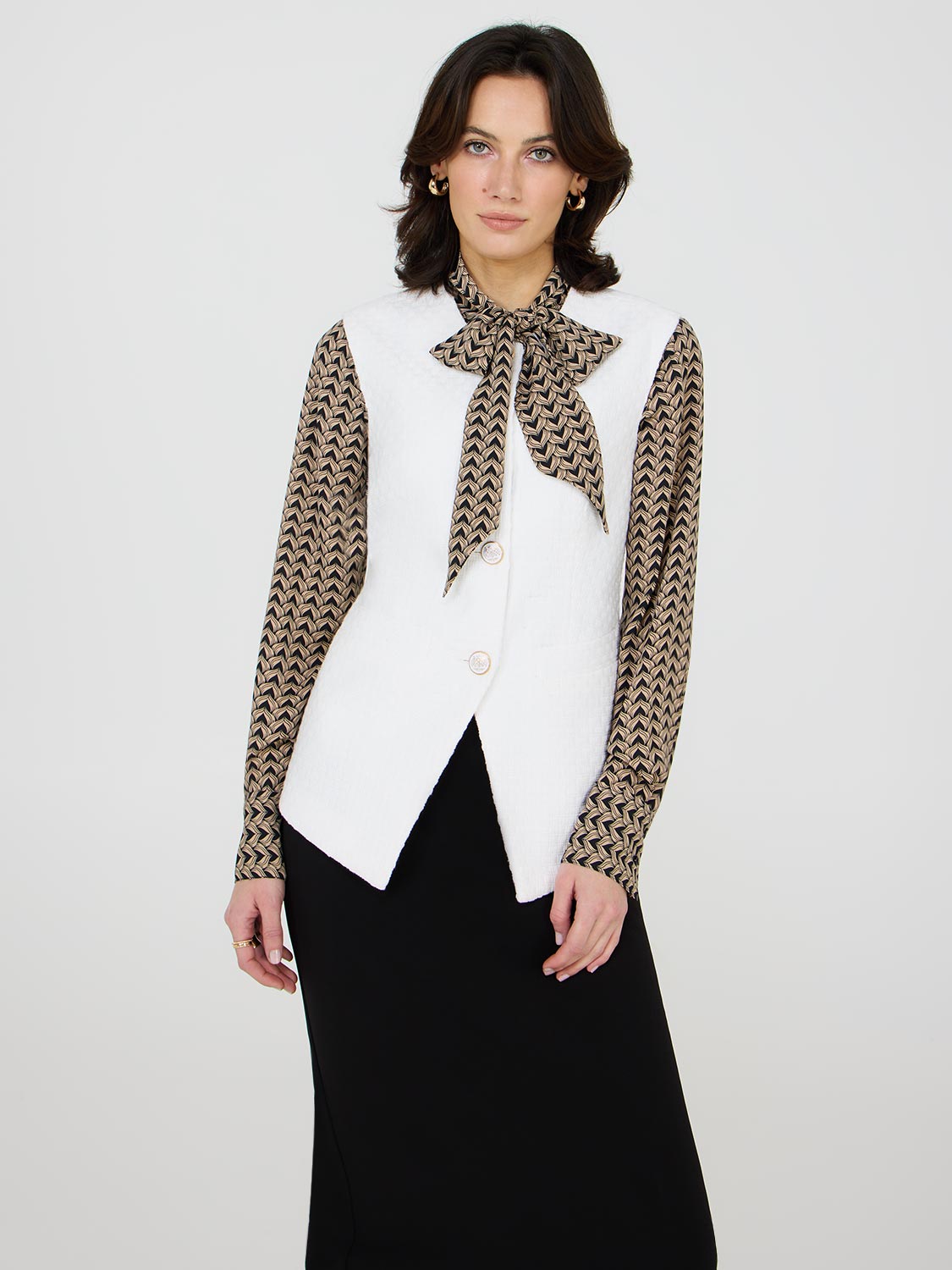 Gilet boutonné en boucle sur le devant