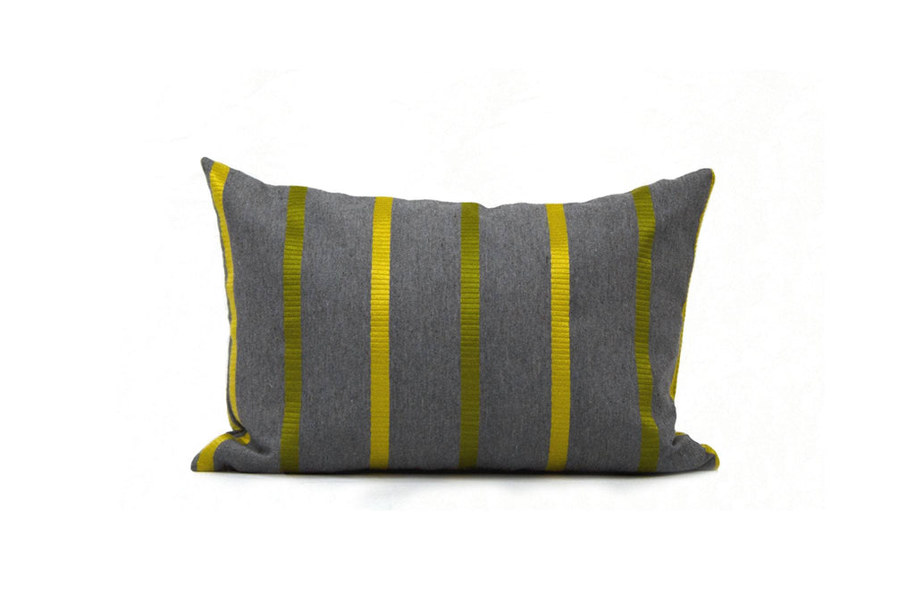 Housse de coussin à rayures carbone